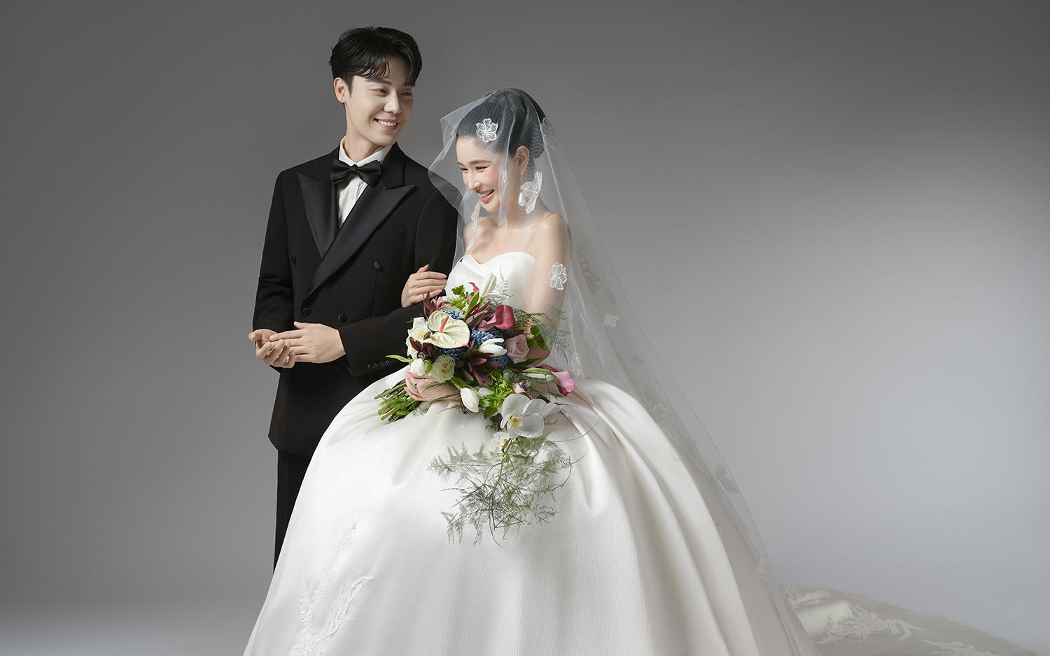 情感肖像婚纱照-我们的爱在极简光影里温柔具象