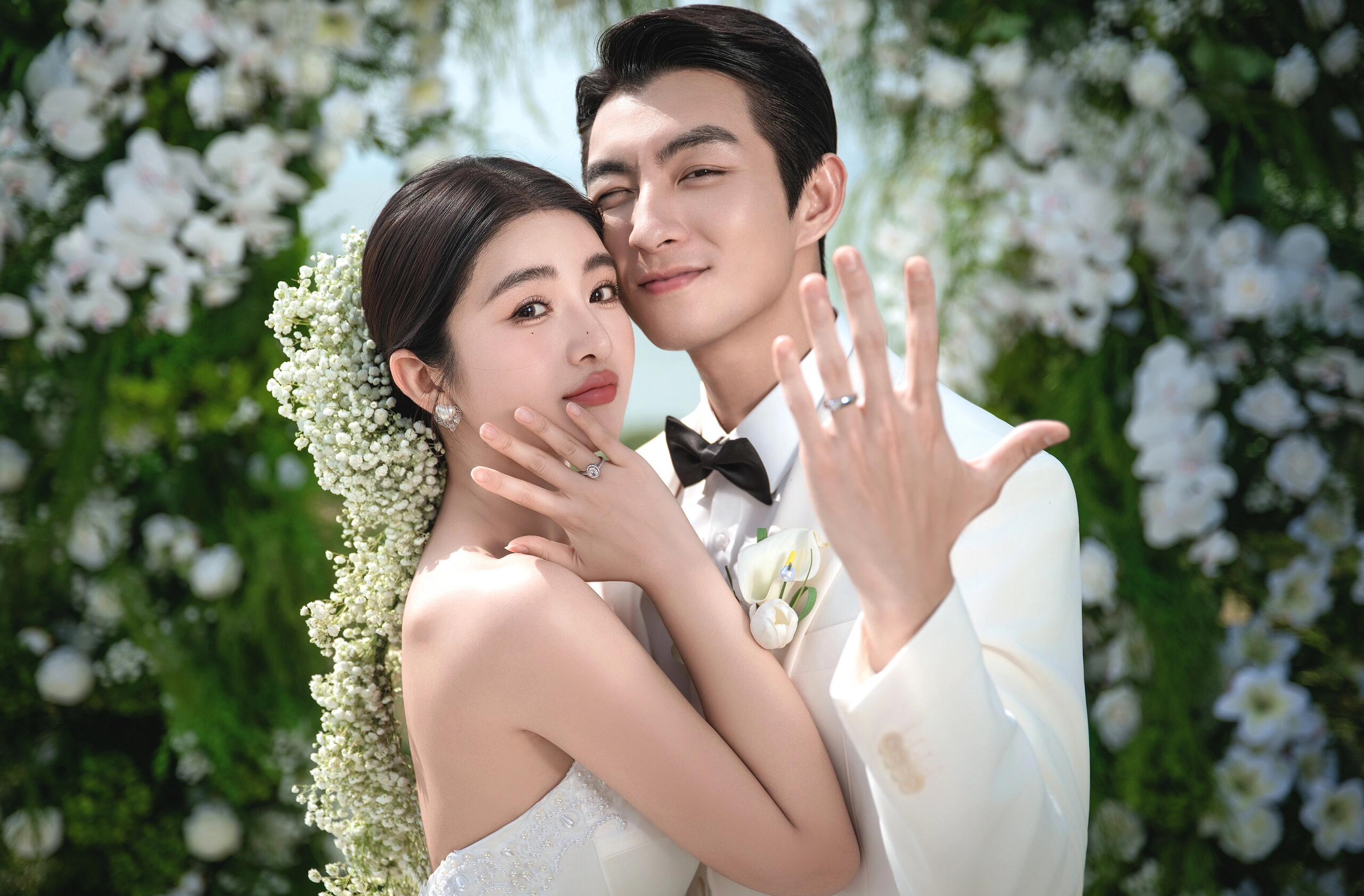 客片-草坪森系婚纱照 