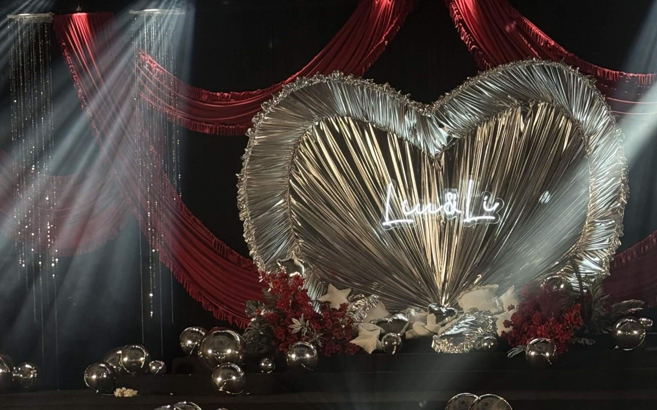 【夢幻婚慶禮儀策劃】紅銀色小眾鏡面愛心婚禮