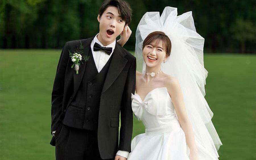 户外草坪|俏皮婚纱照