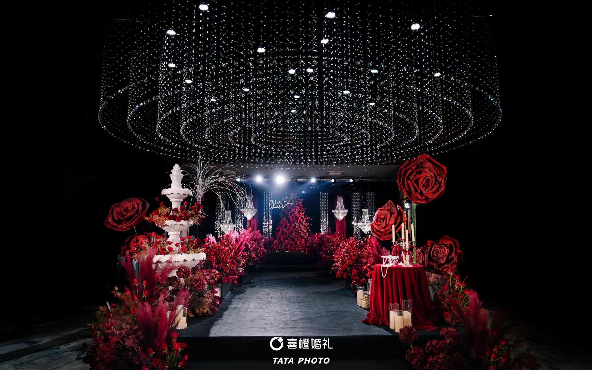 黑紅交織，演繹婚禮的莊重與熱烈