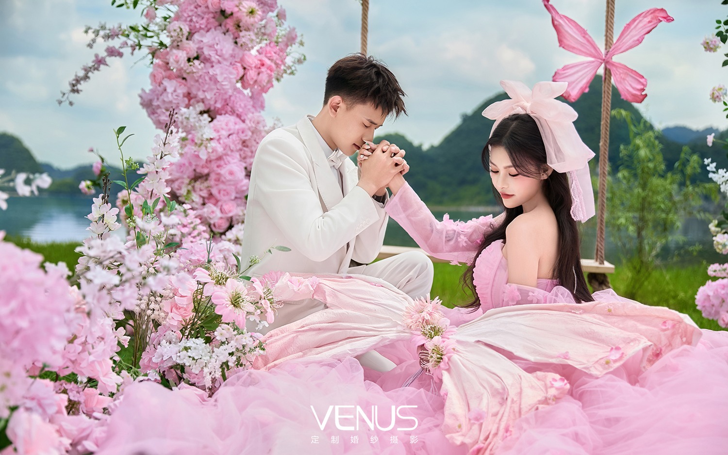 💐湖畔草地婚纱照｜被粉色婚纱戳中心巴！