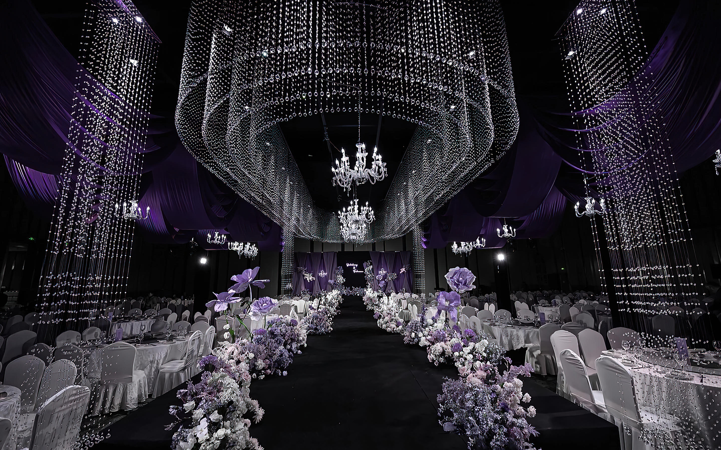 紫韵萦绕水晶，婚典温情流淌