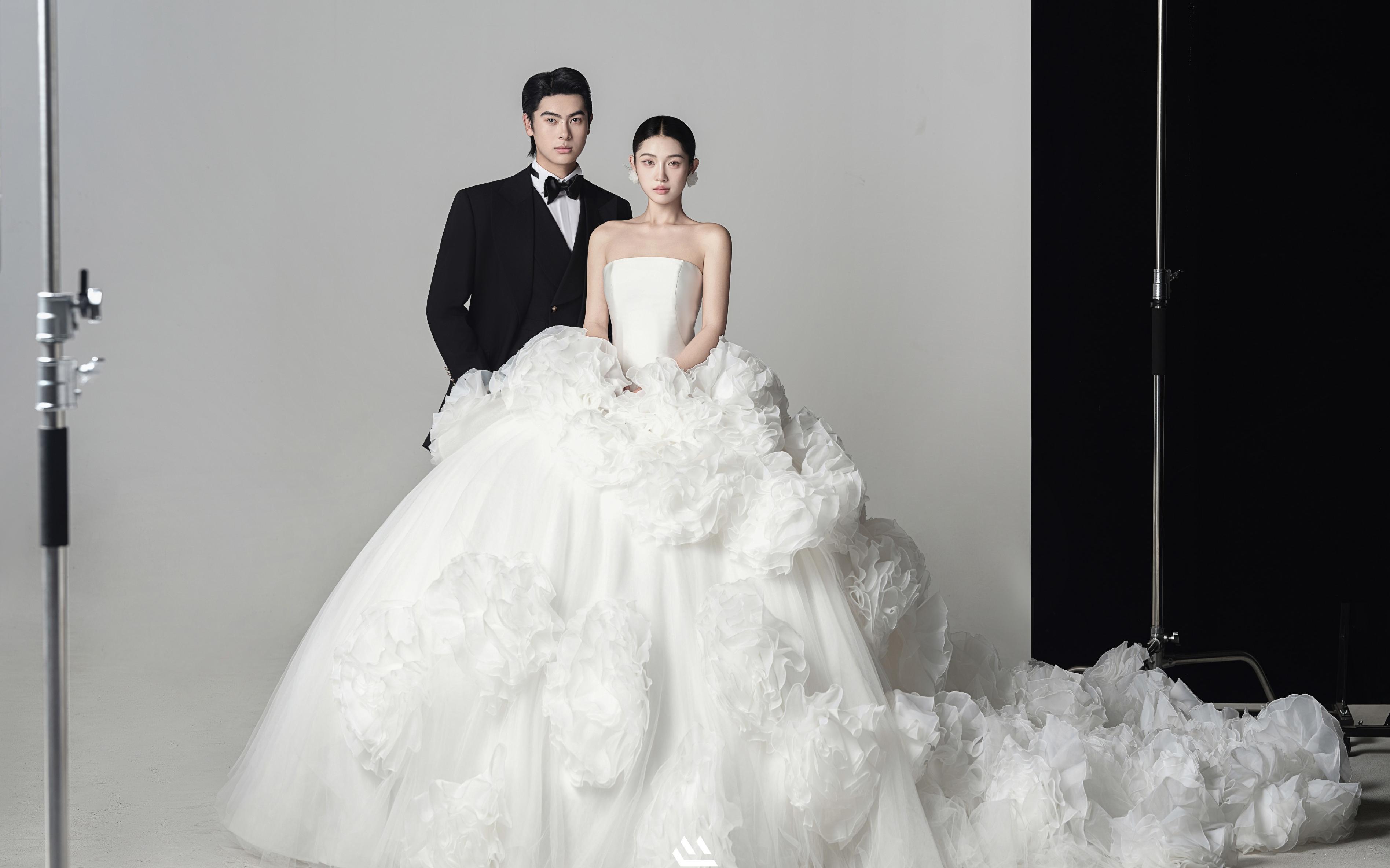 谁懂啊！这套光影婚纱照真的百看不腻🧡