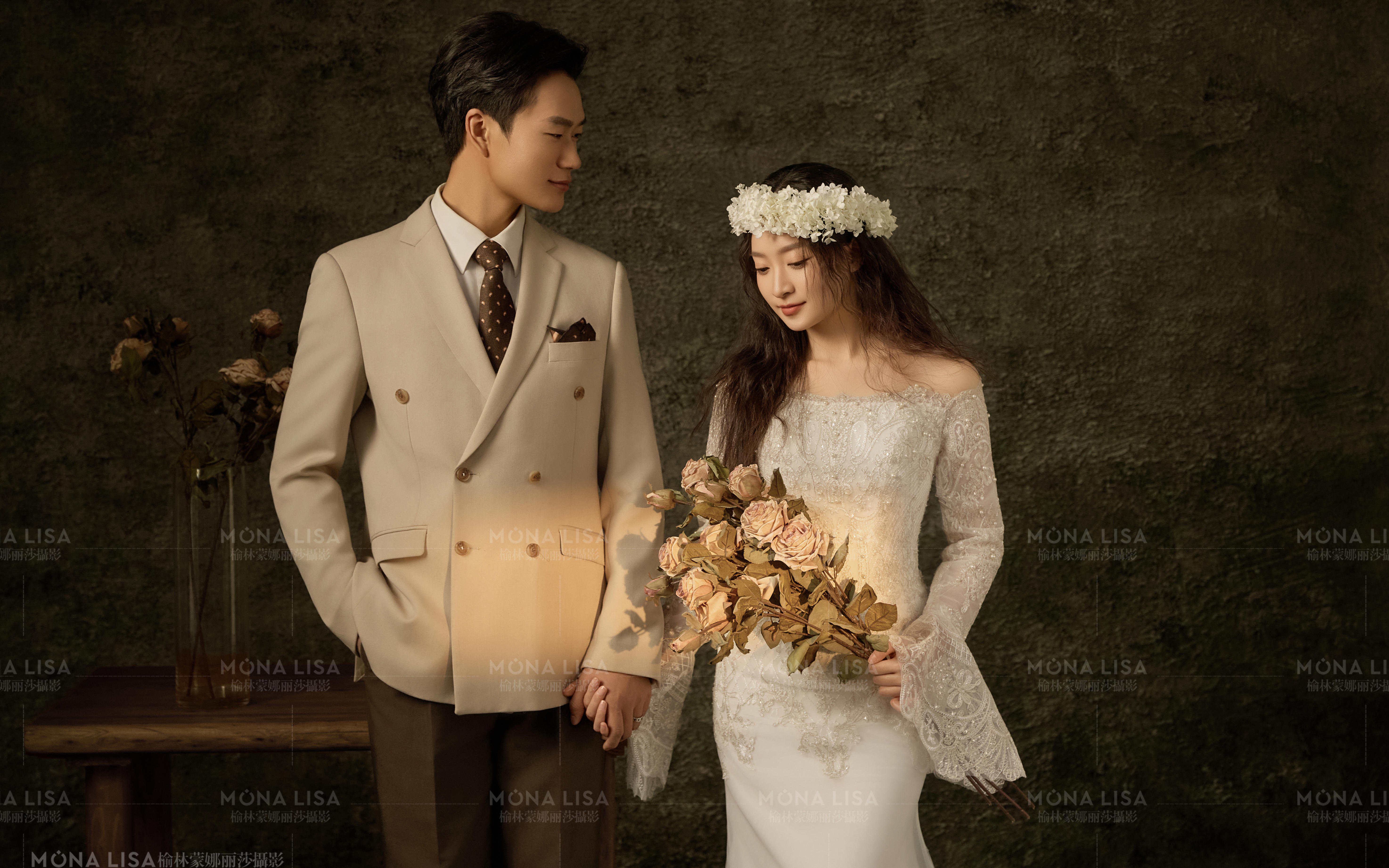 复古油画柔光氛围室内婚纱照