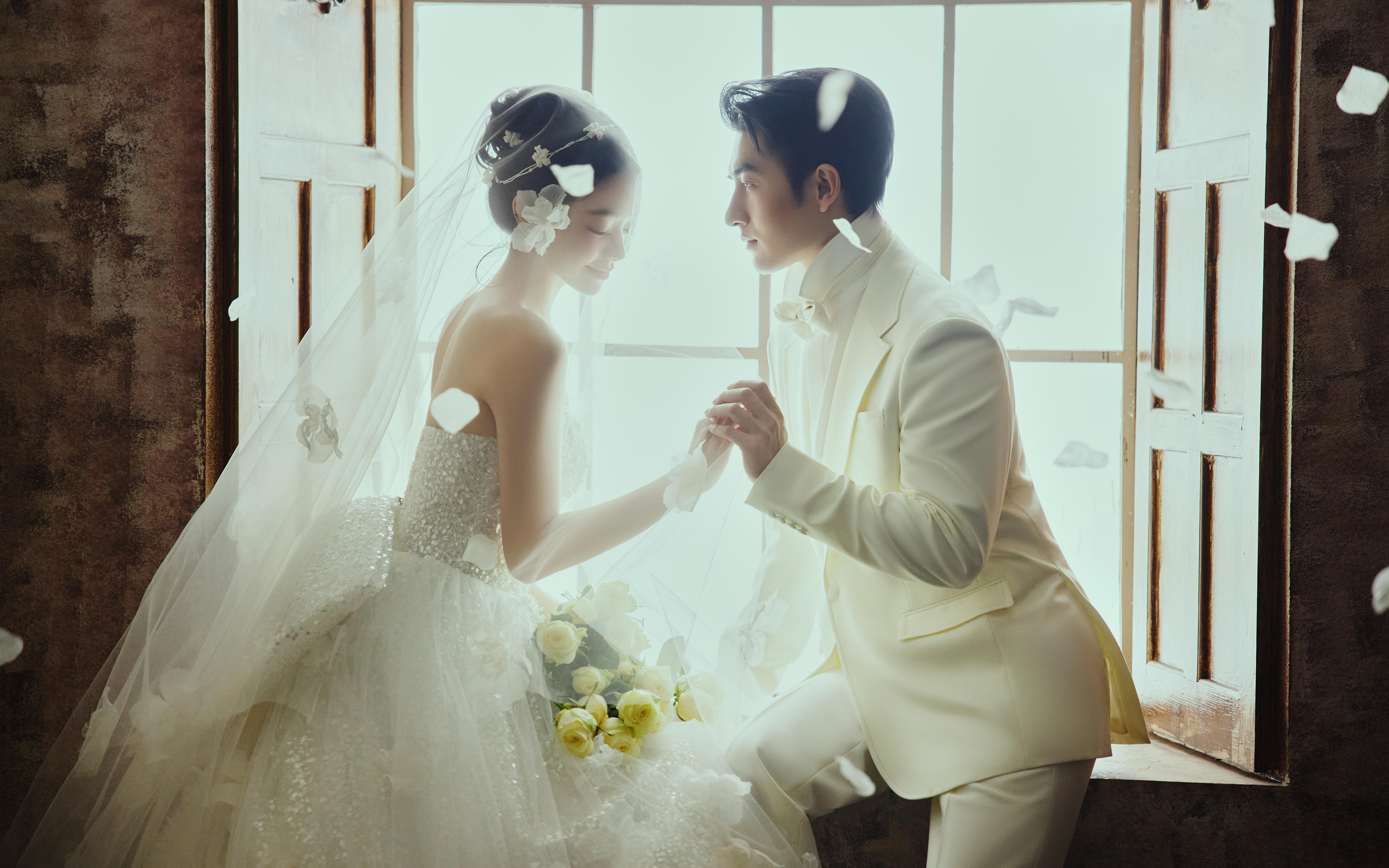 愛是俯身時，你眸中的星光