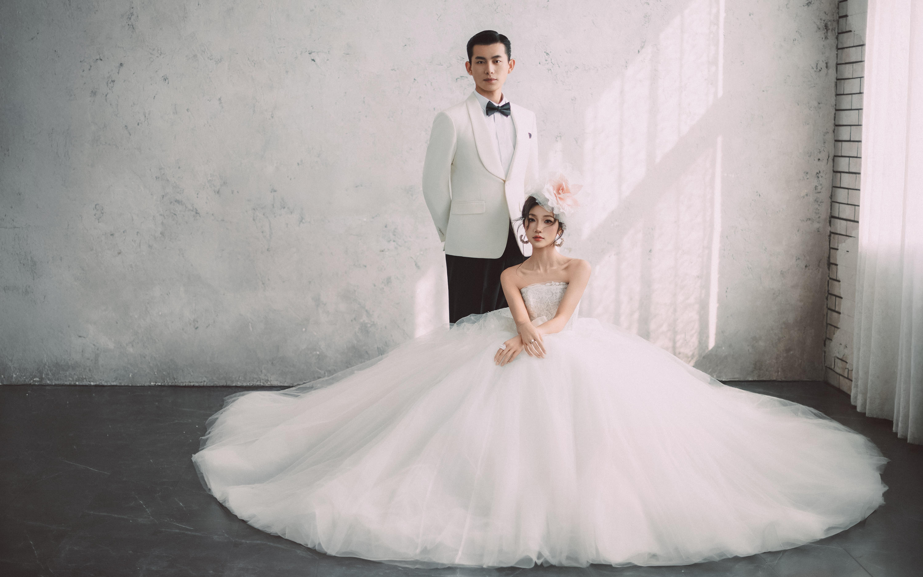 愛(ài)與花交織的光影油畫(huà)婚照，純凈自然光定格永恒之美