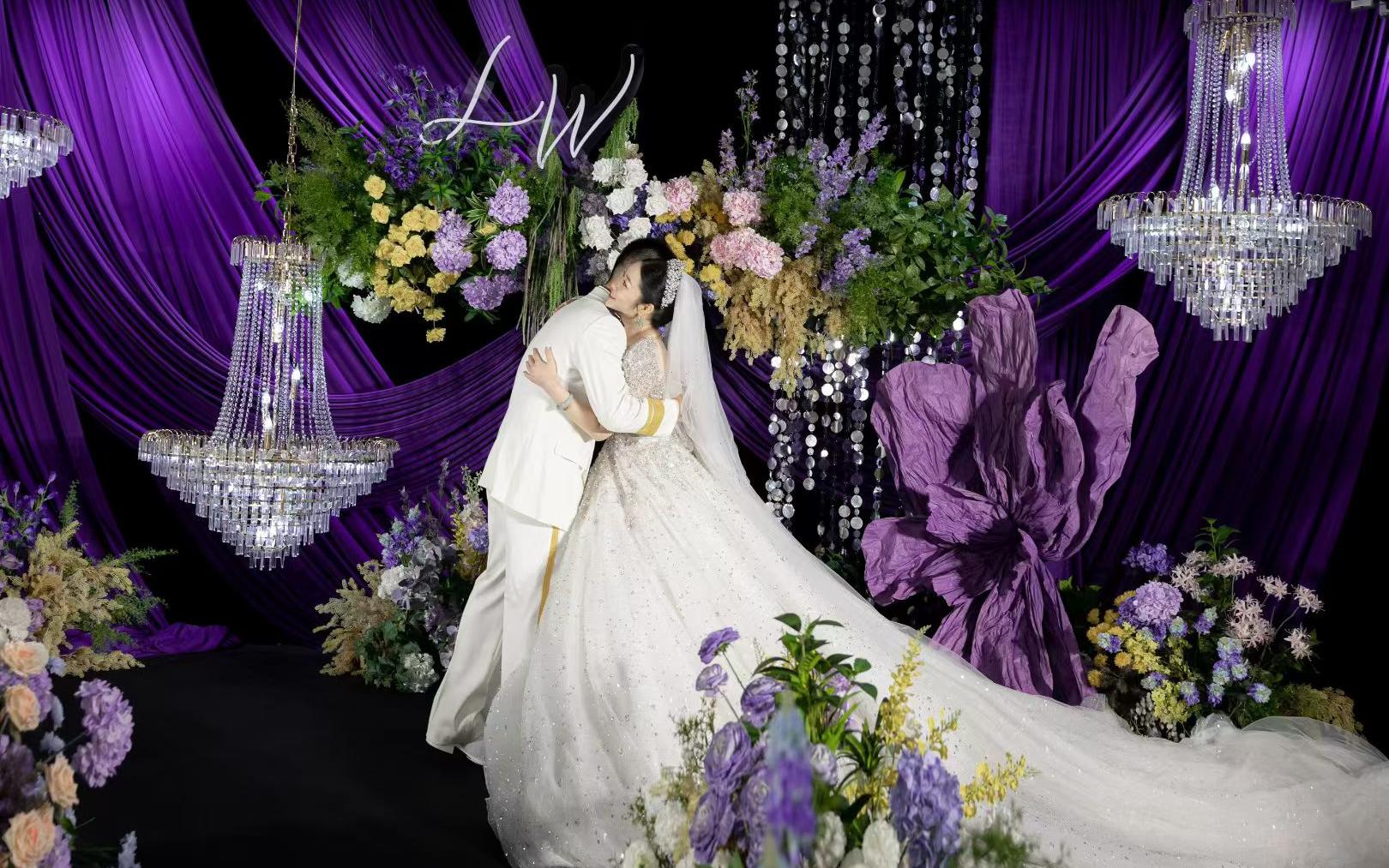 誰(shuí)能拒絕一場(chǎng)浪漫到骨子里的紫色婚禮啊!!!
