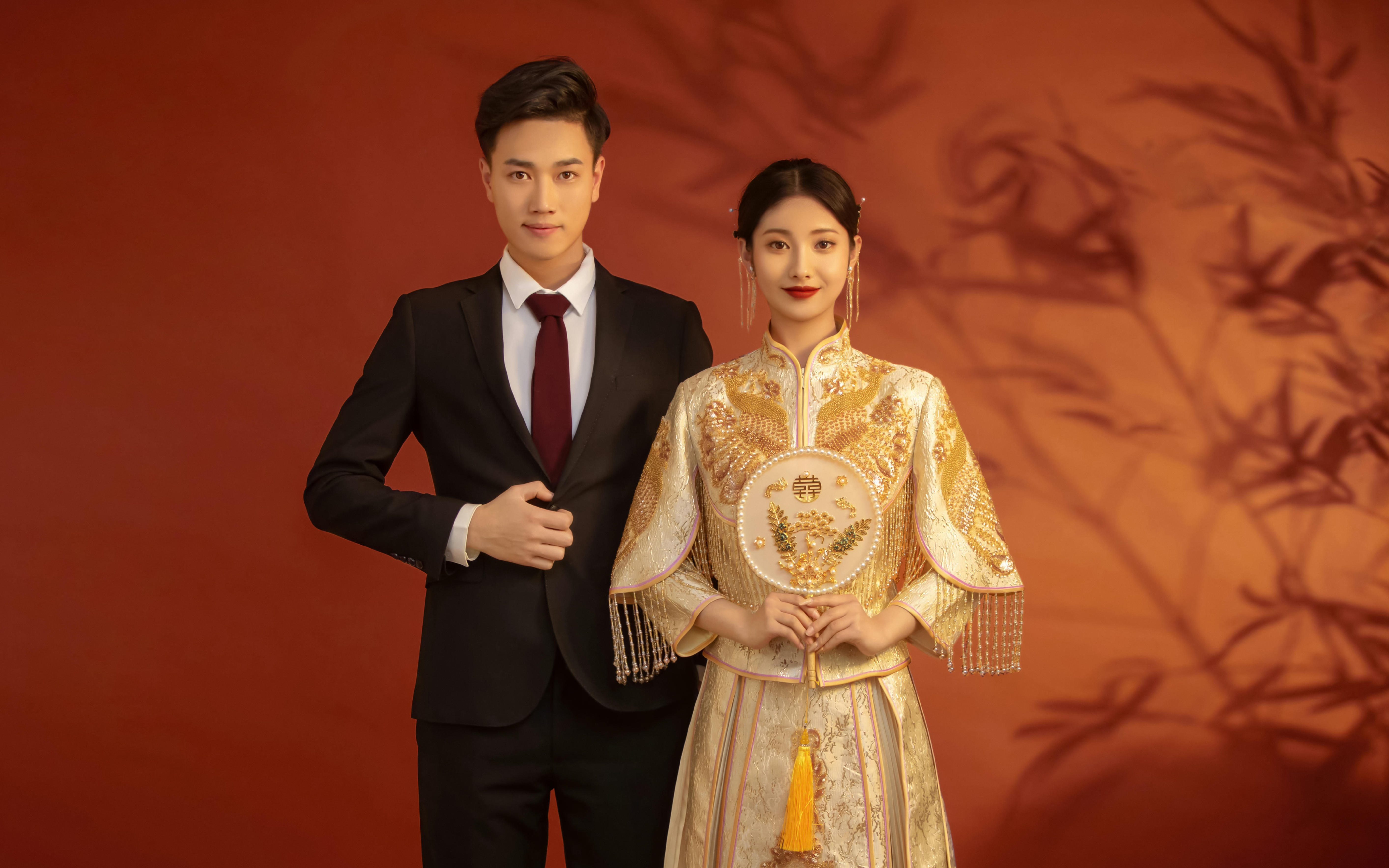 “金丝绣凤，锦绣鎏光”新中式秀禾婚纱照太美了