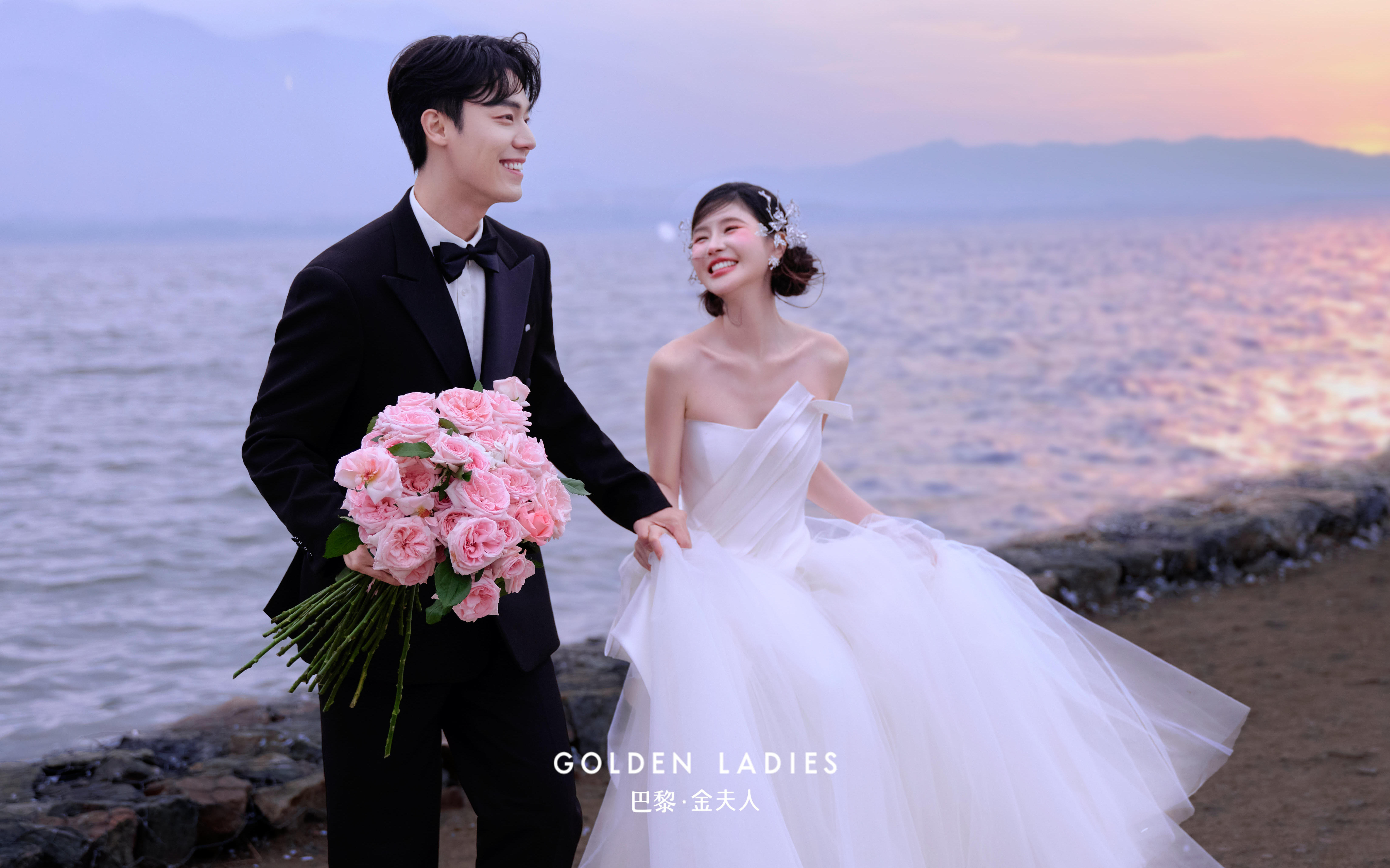 坠入紫色的梦💜超有氛围的夕阳婚纱照✨