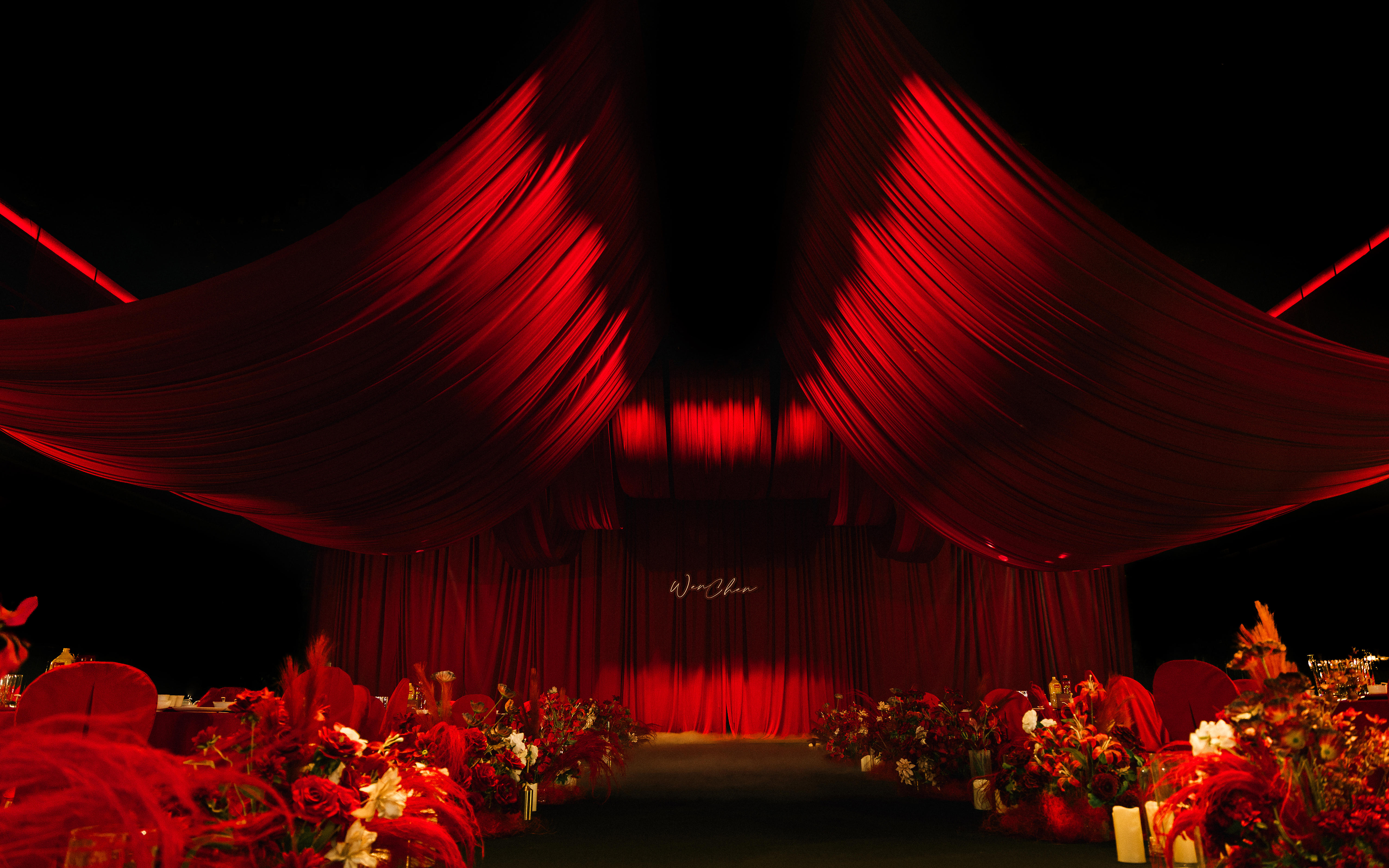 紅色絨秀場風(fēng)