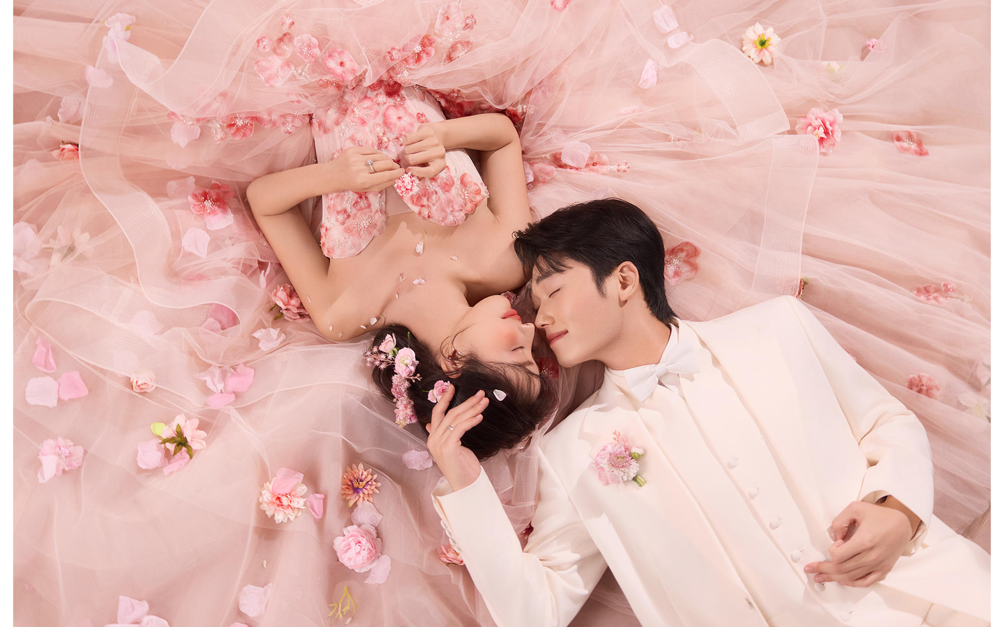 油画粉纱婚纱照太有少女感啦（爱丽丝花园）