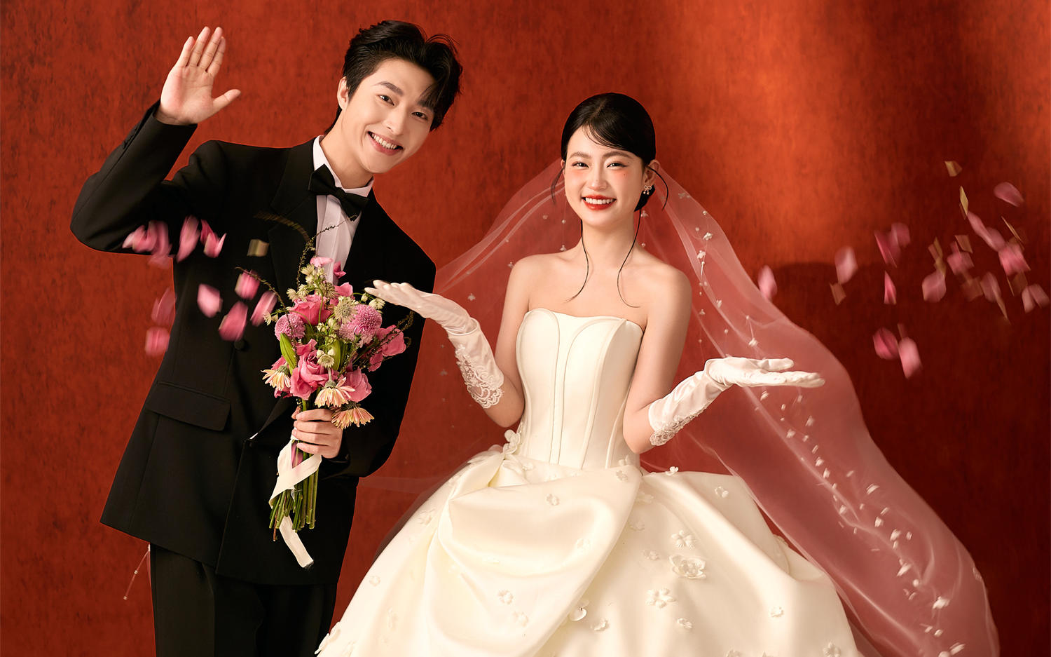 紅底復(fù)古主紗婚紗照美到心巴啦??真的好絕?