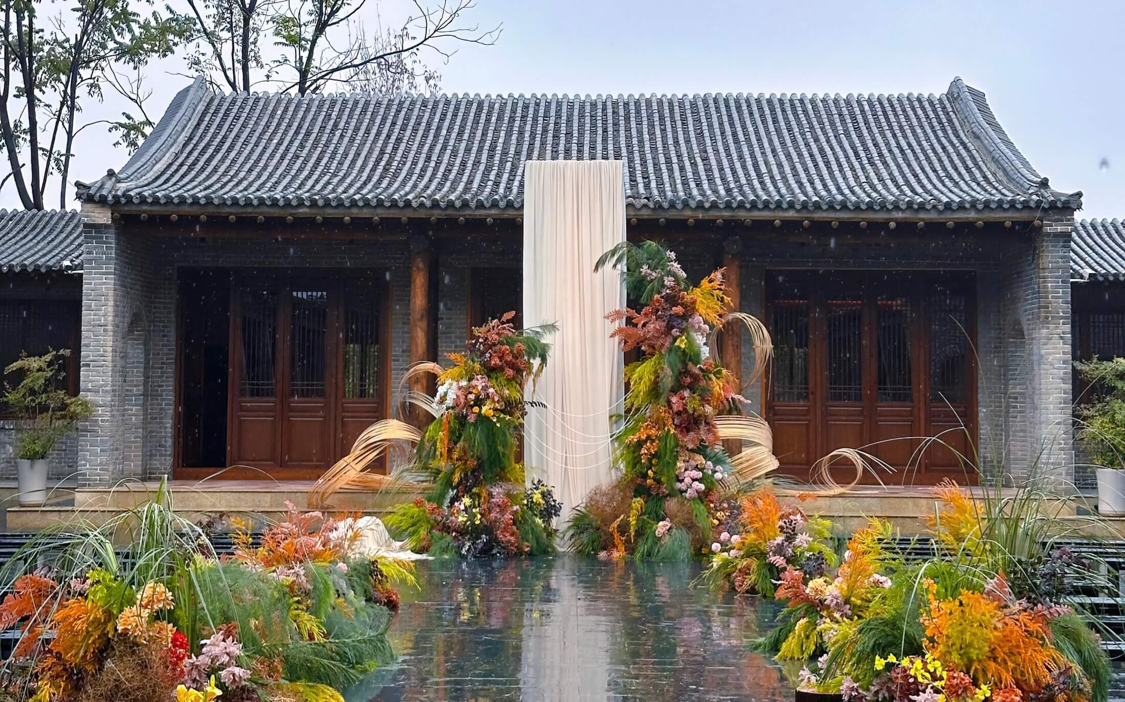 野生感香槟色布幔中式婚礼