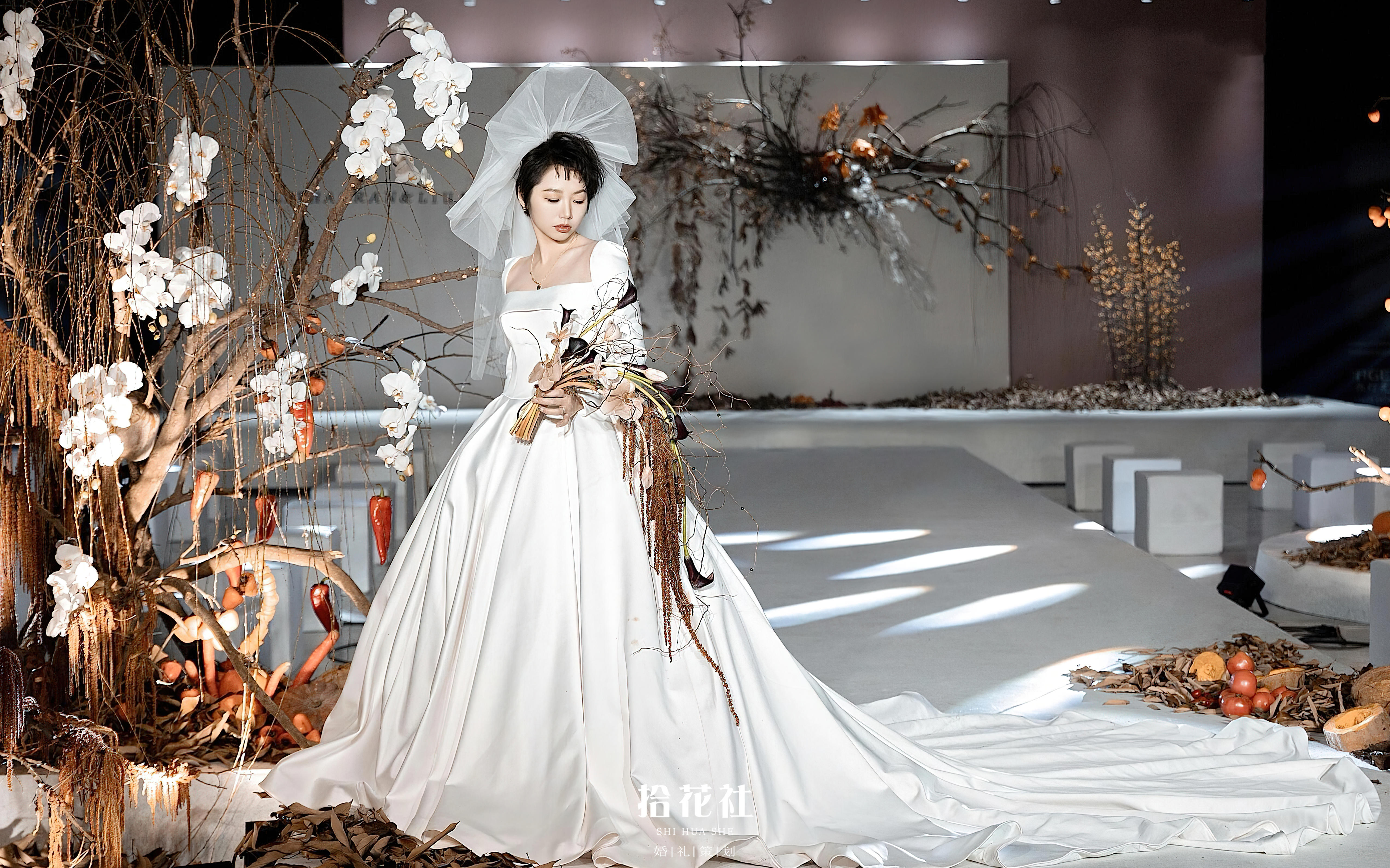 白色极简创意婚礼