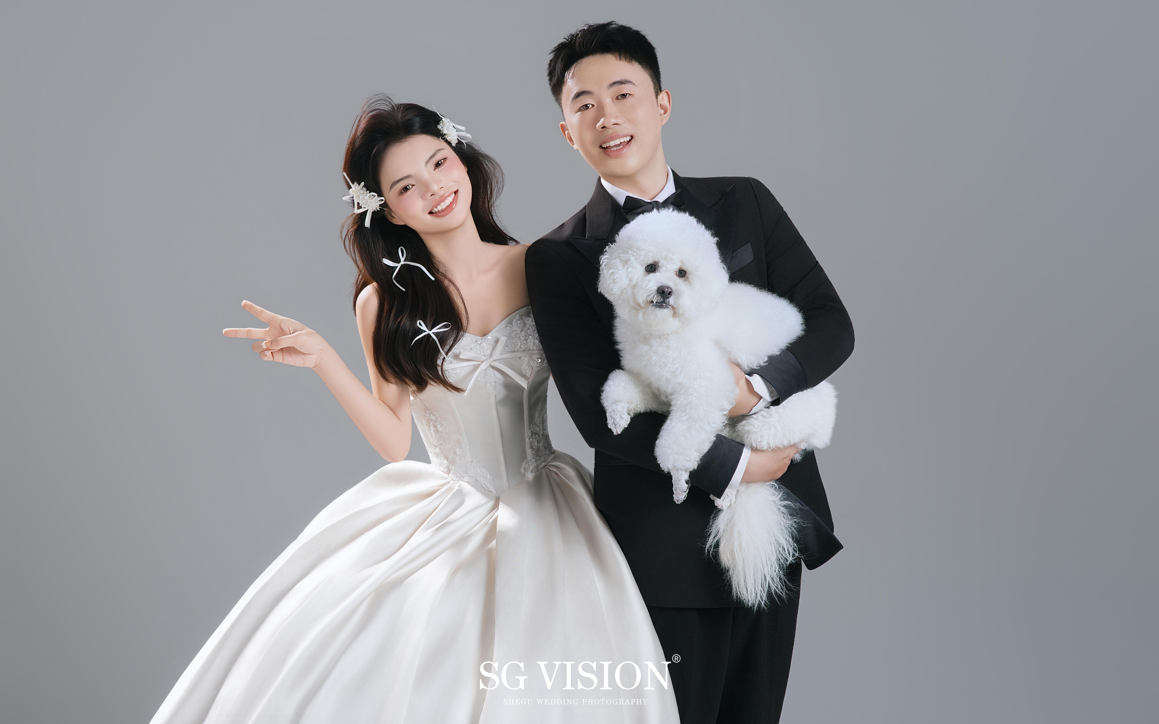 谁能拒绝带毛孩子🐩拍的极简主纱婚纱照啊❗️
