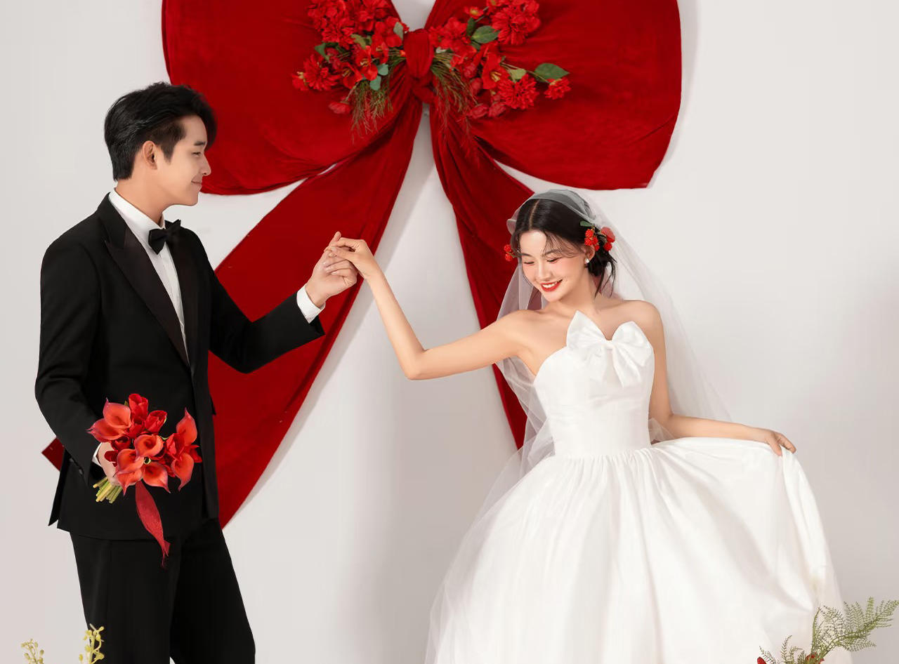 天呐！！红色蝴蝶结喜嫁风婚纱照真的好有氛围感