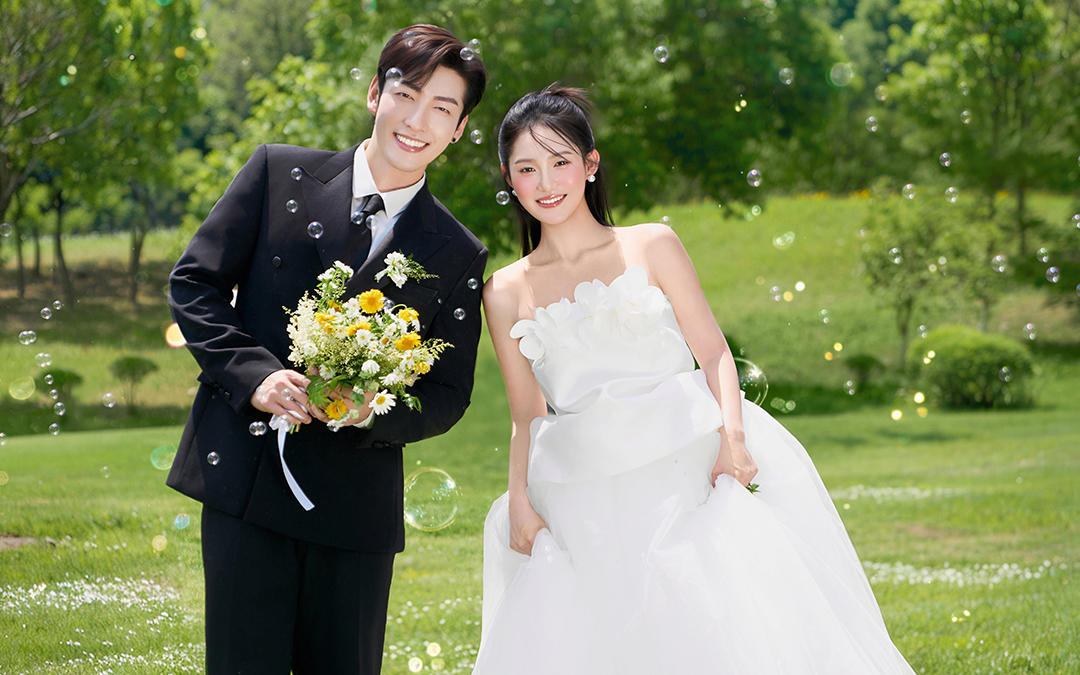 【西北龙摄影】生命力满满小清新草坪婚纱照
