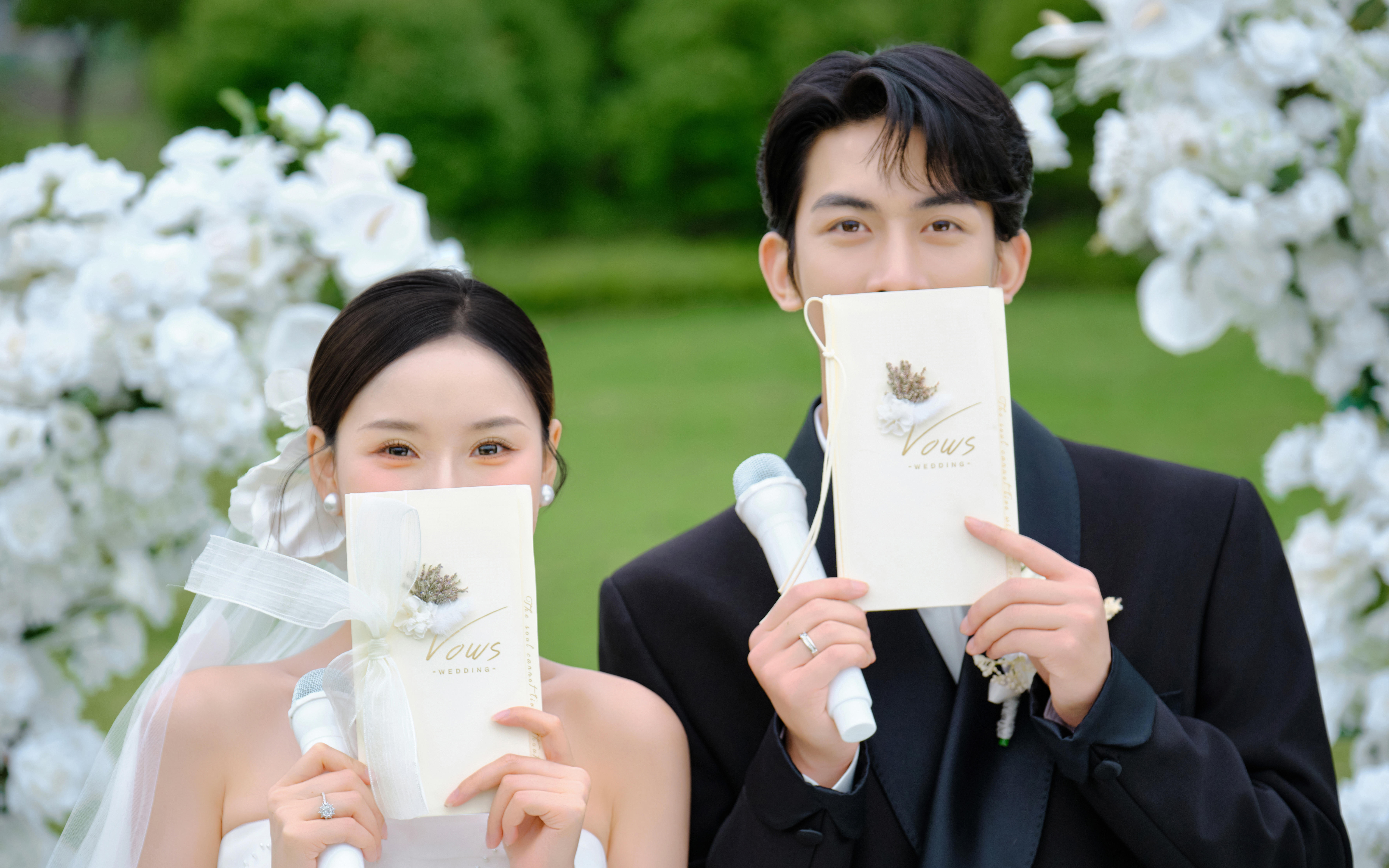 💐草坪婚礼婚纱照天花板！被夸爆的仪式感浪漫到哭