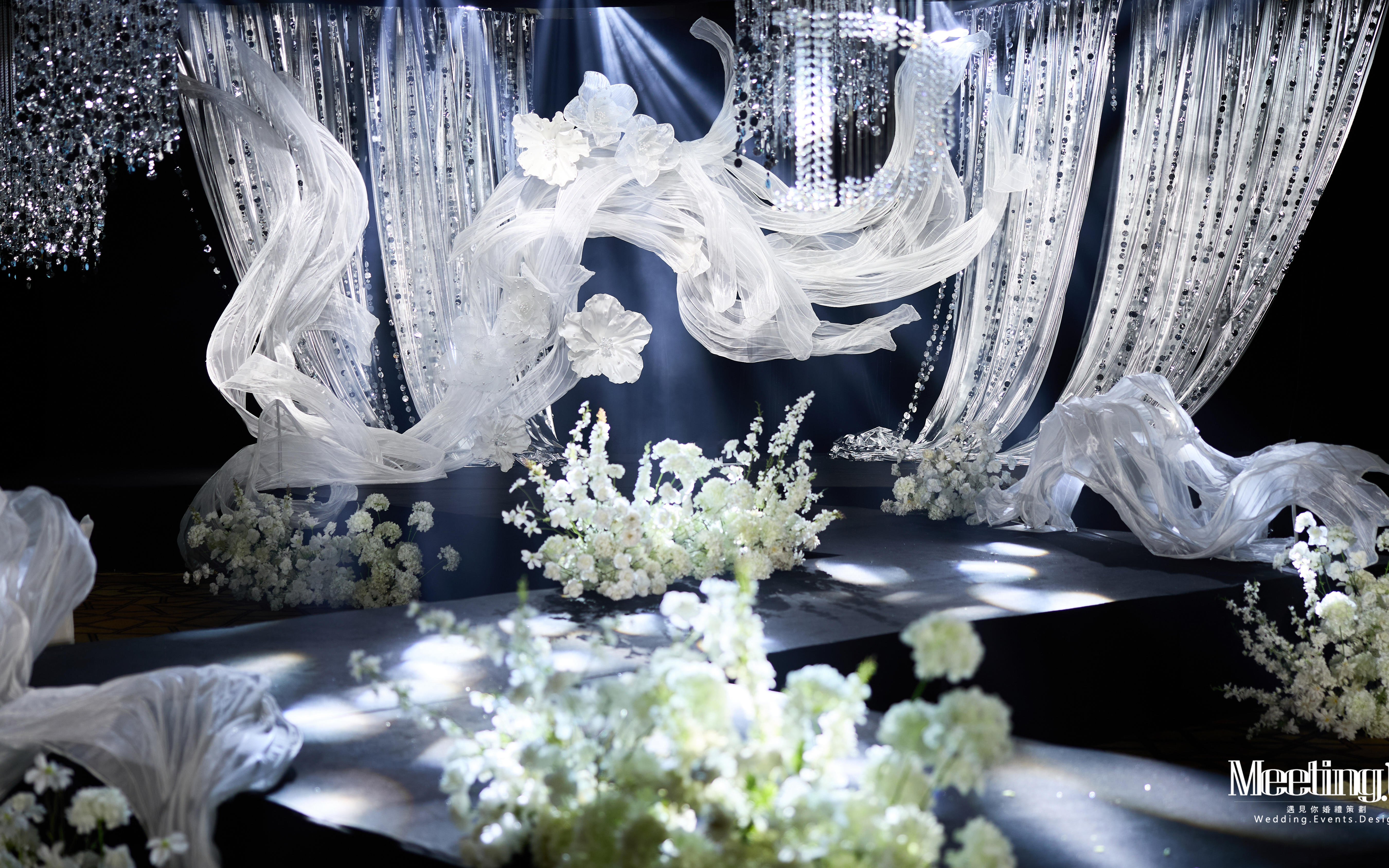 銀色裝置藝術(shù)婚禮，一點(diǎn)點(diǎn)異世界的神秘氣息