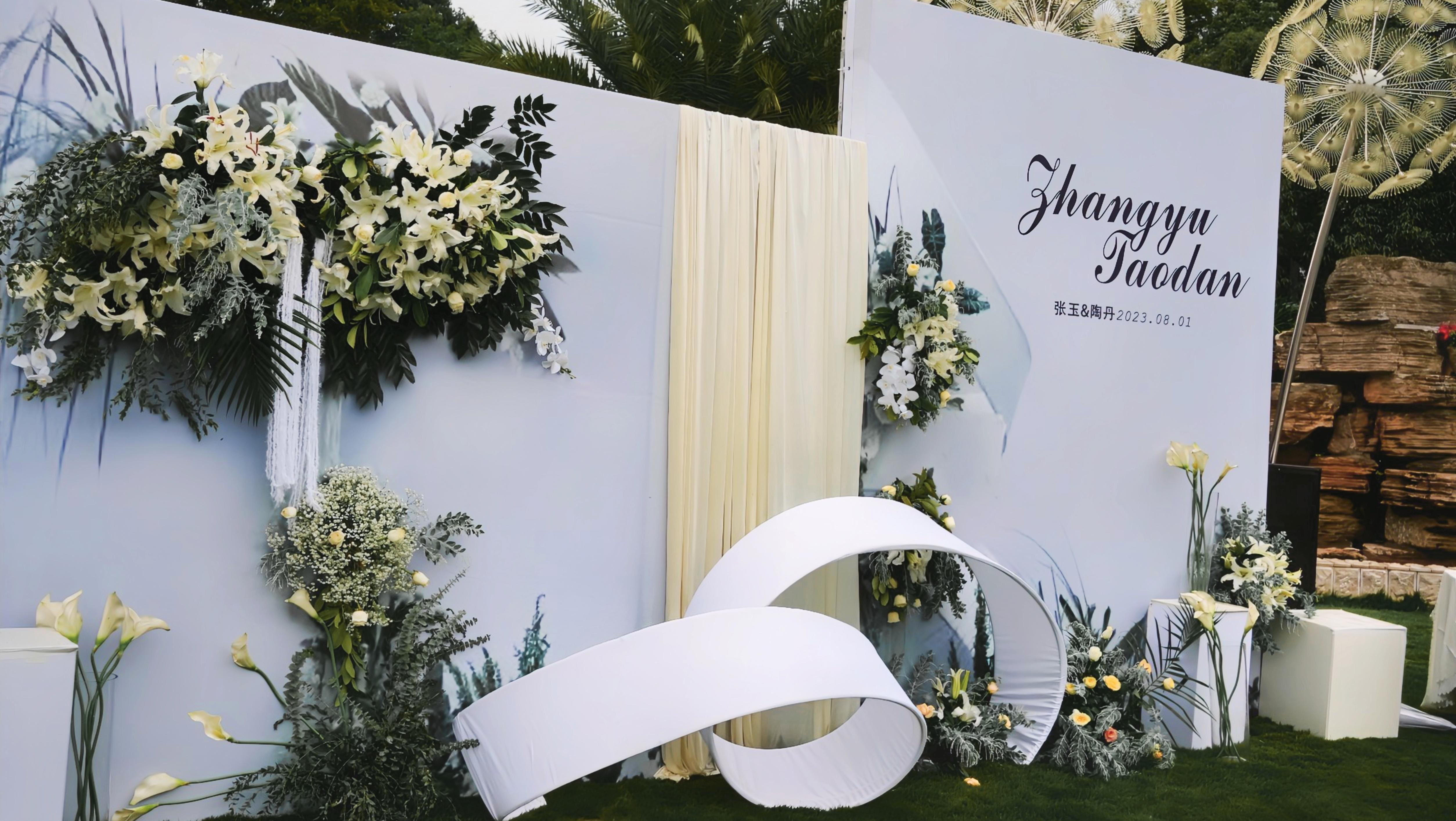 雨中的户外仪式