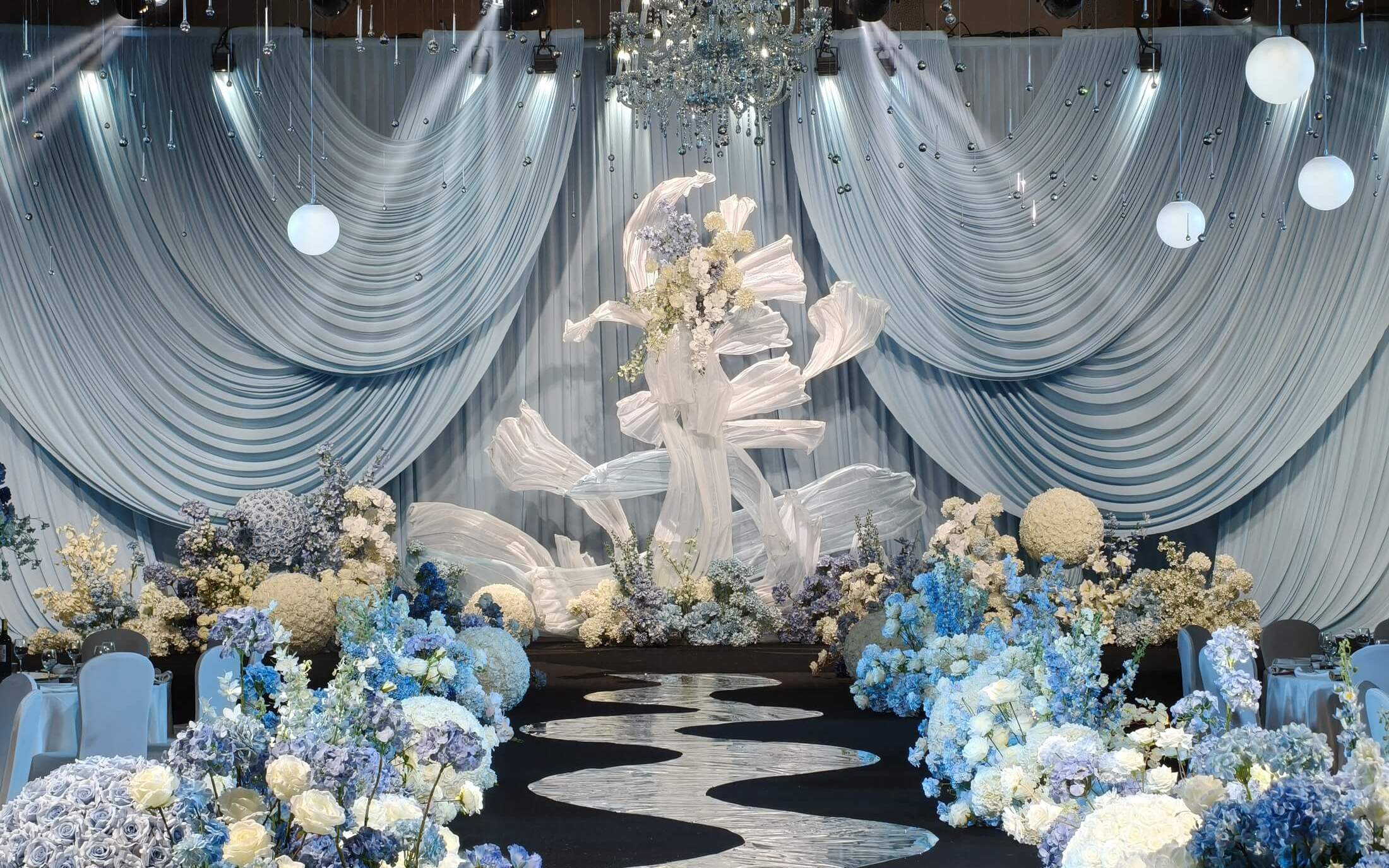 水藍(lán)色溫柔浪漫小眾韓式婚禮