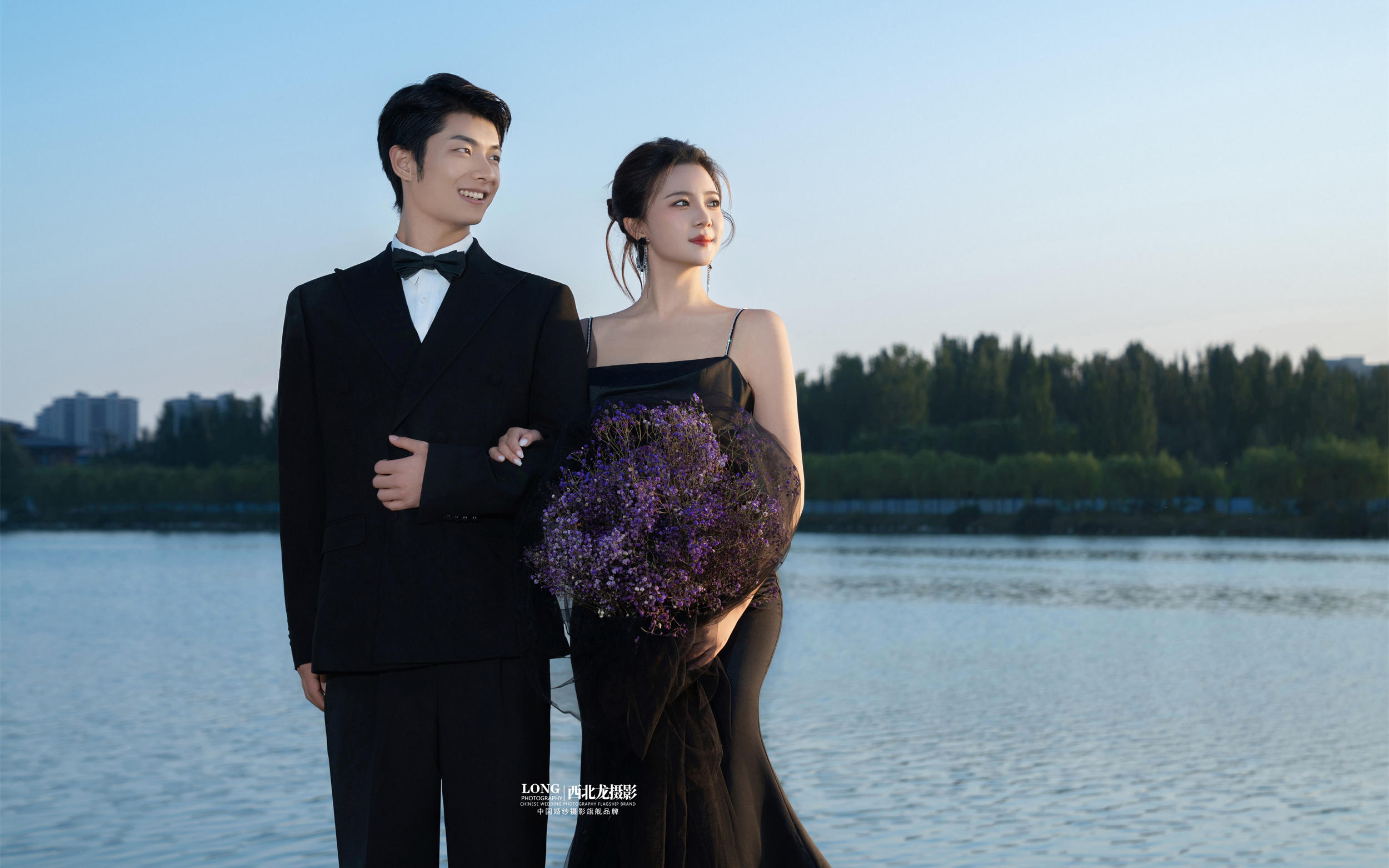 在湖边追一场氛围感夕阳婚纱照｜浪漫格顶满