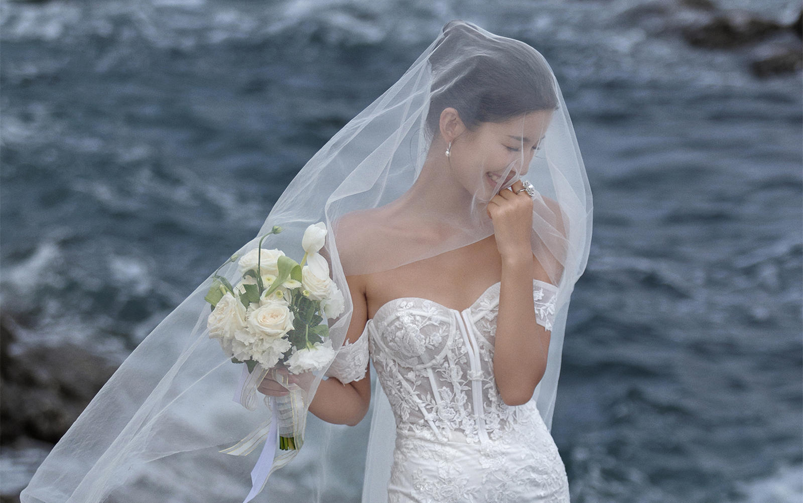 奔赴浪漫！礁石海景婚纱照简直是人间理想