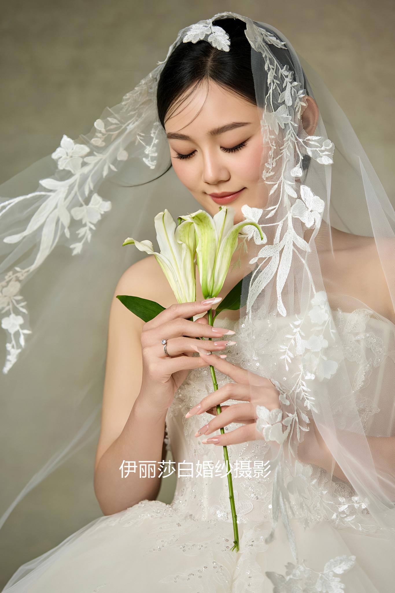 拍婚紗照3888套餐有跟妝+秀和+禮服 