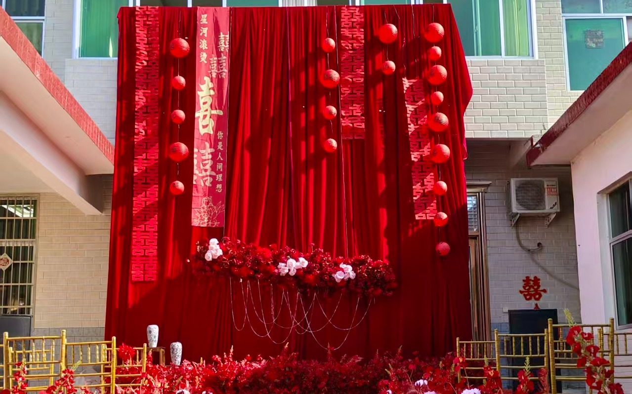 高背景婚礼