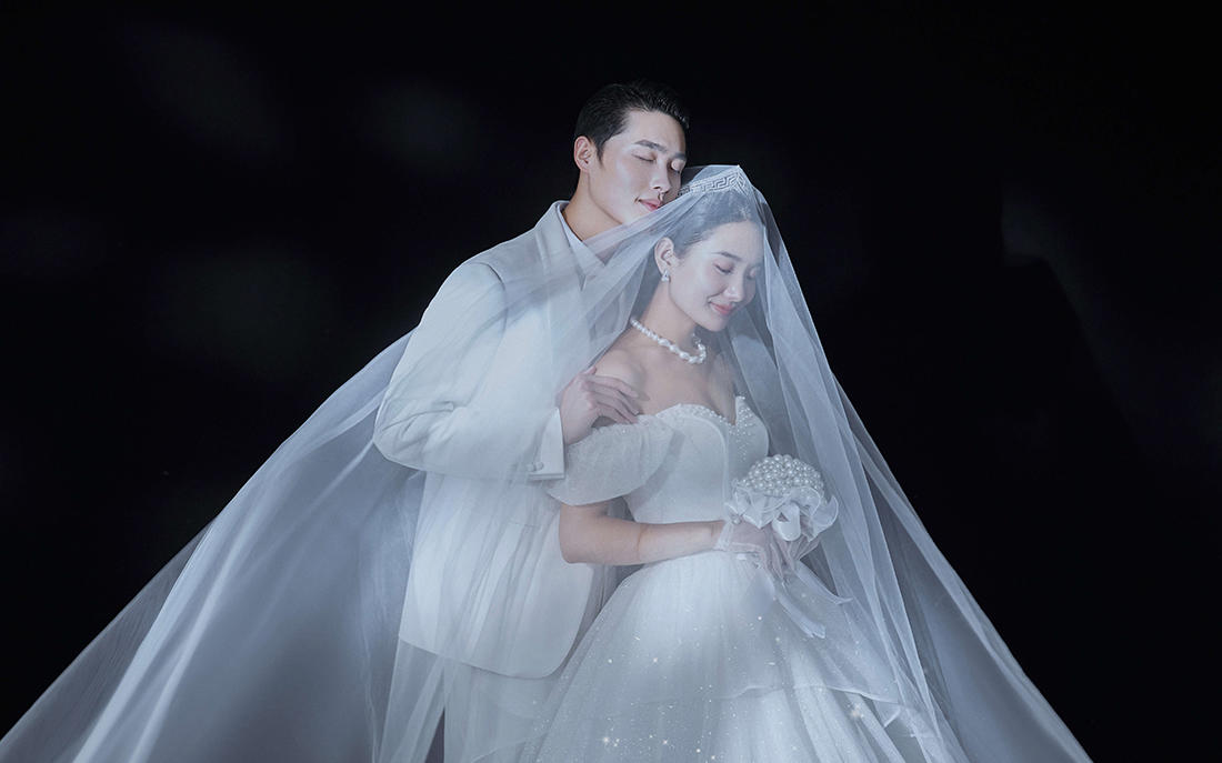 从此，一屋两人，三餐四季。