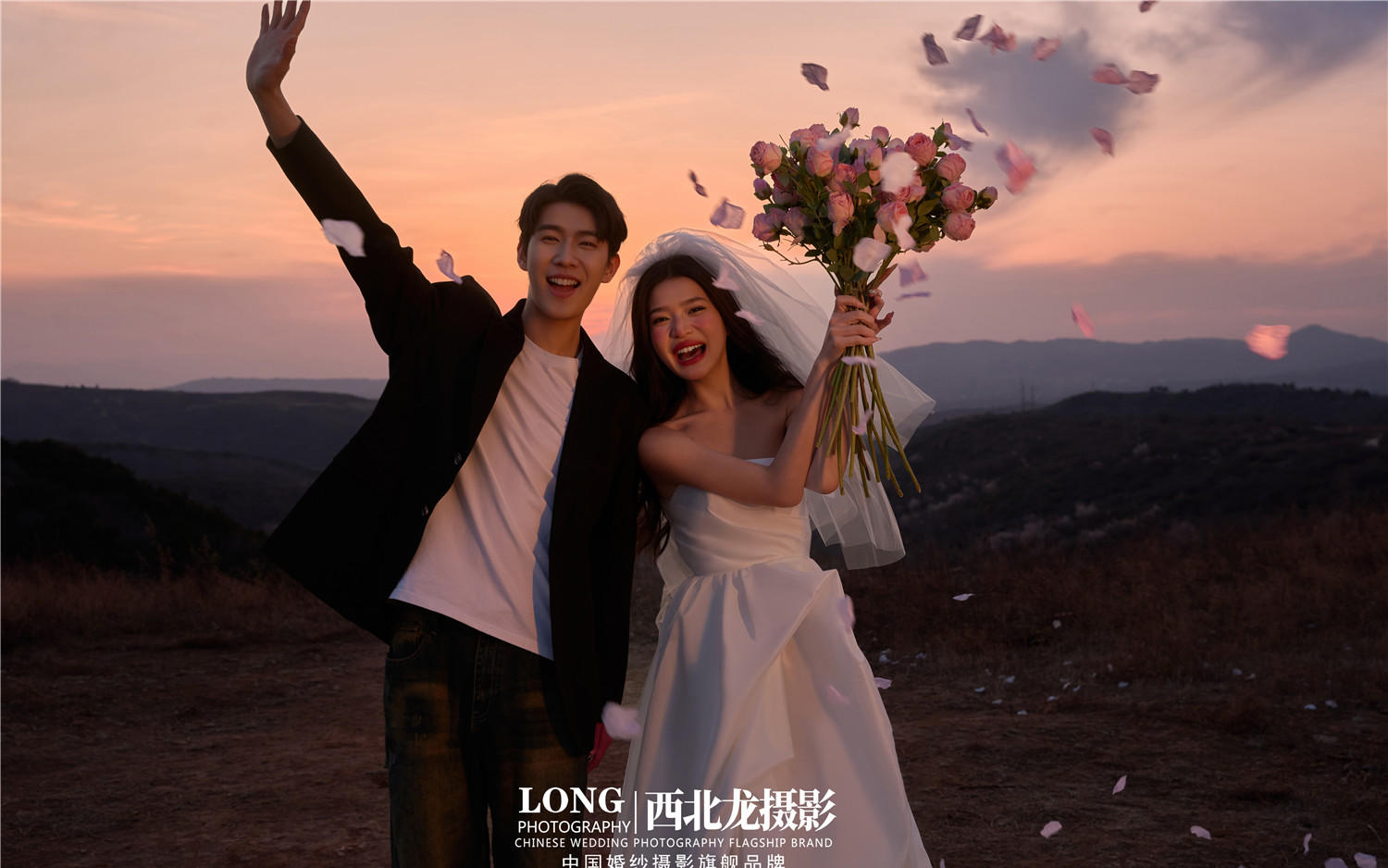 【西北龙摄影】氛围感拉满的山顶蓝调婚纱照