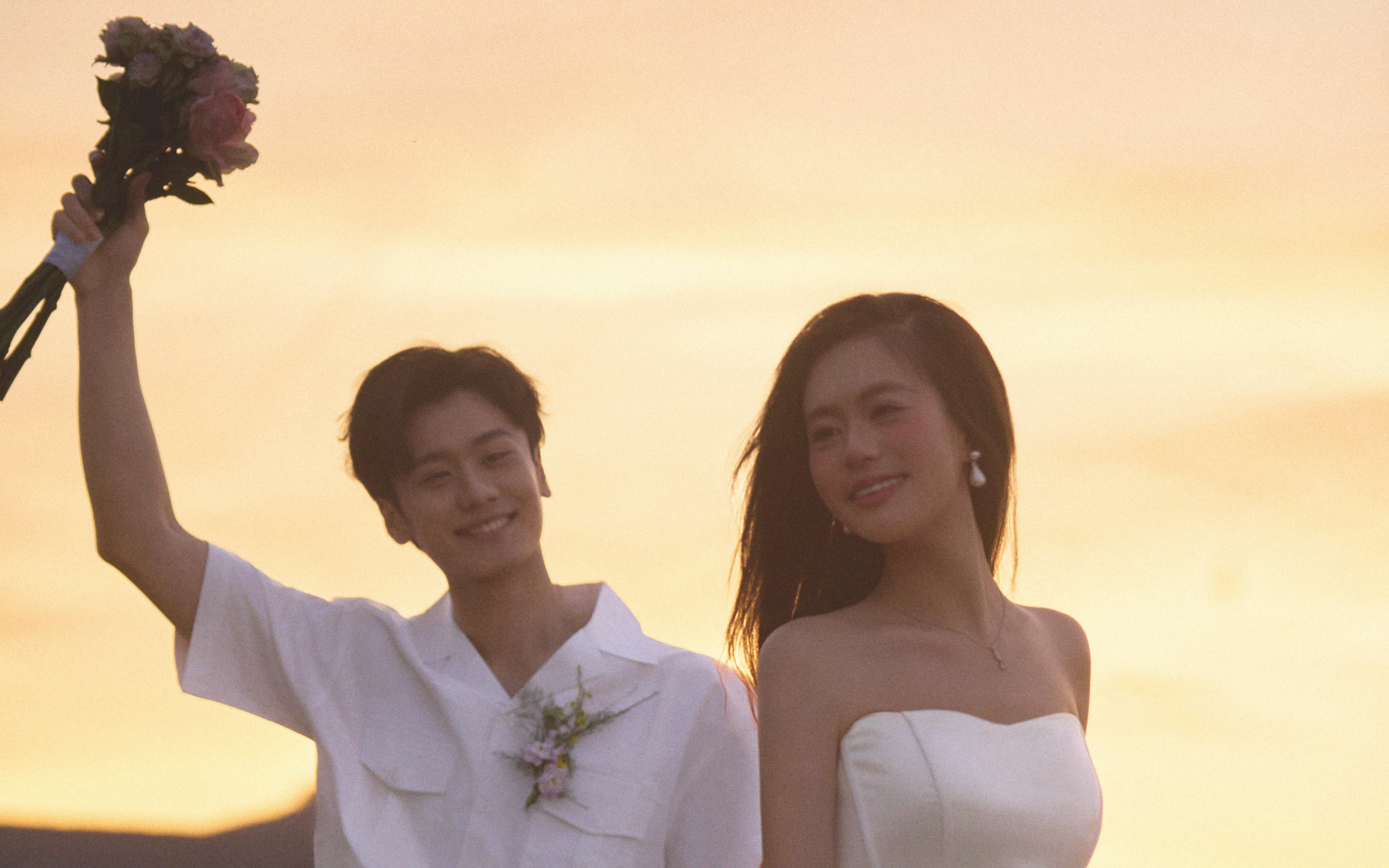 浪漫煙花?夕陽婚紗照實(shí)實(shí)的電影感，太美了