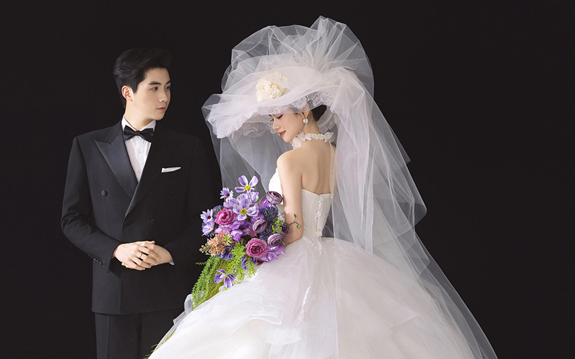 高级感拉满‼️黑色背景下的主纱太绝了🤍