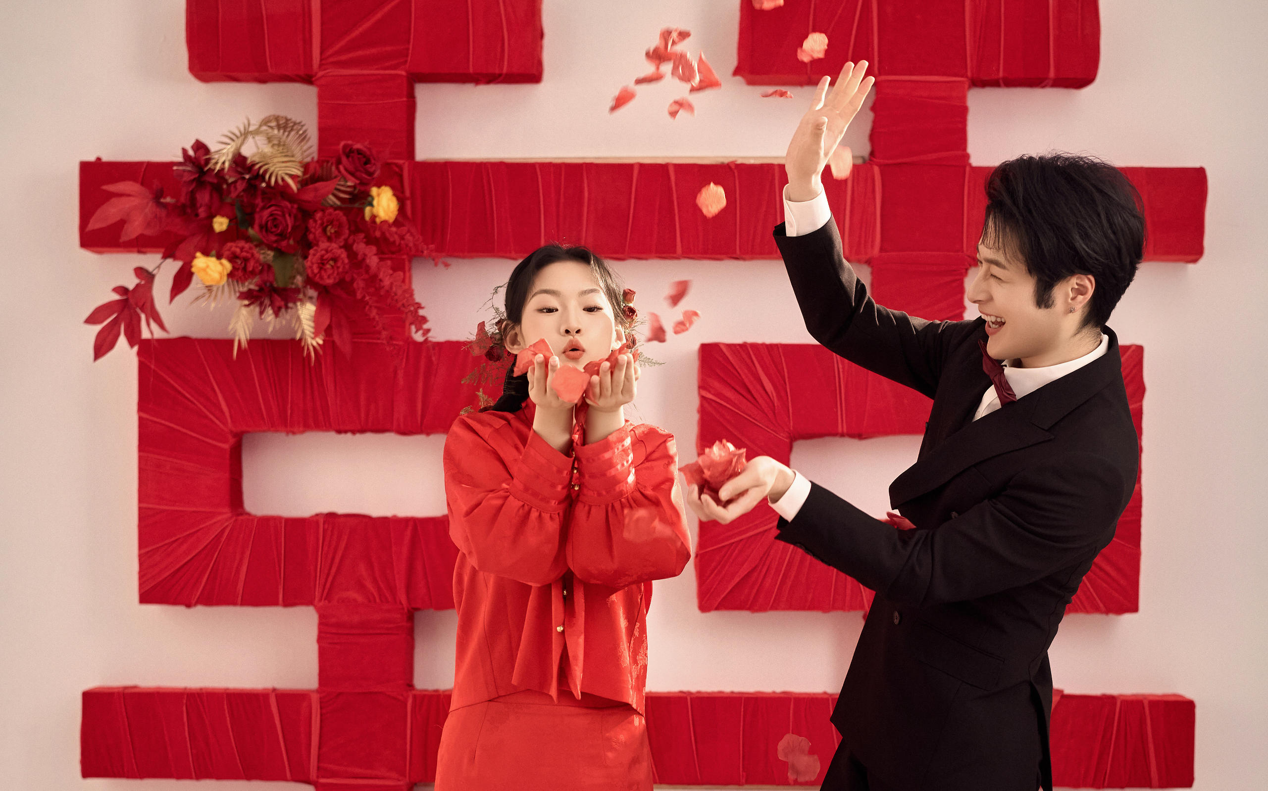 国风当道｜我们的喜嫁红，解锁新中式婚照天花板
