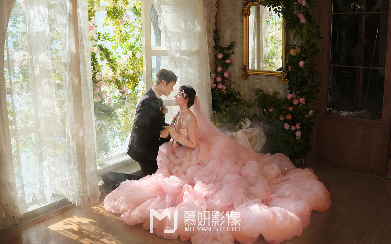 她在發(fā)光??花神婚紗照誰拍了不迷糊