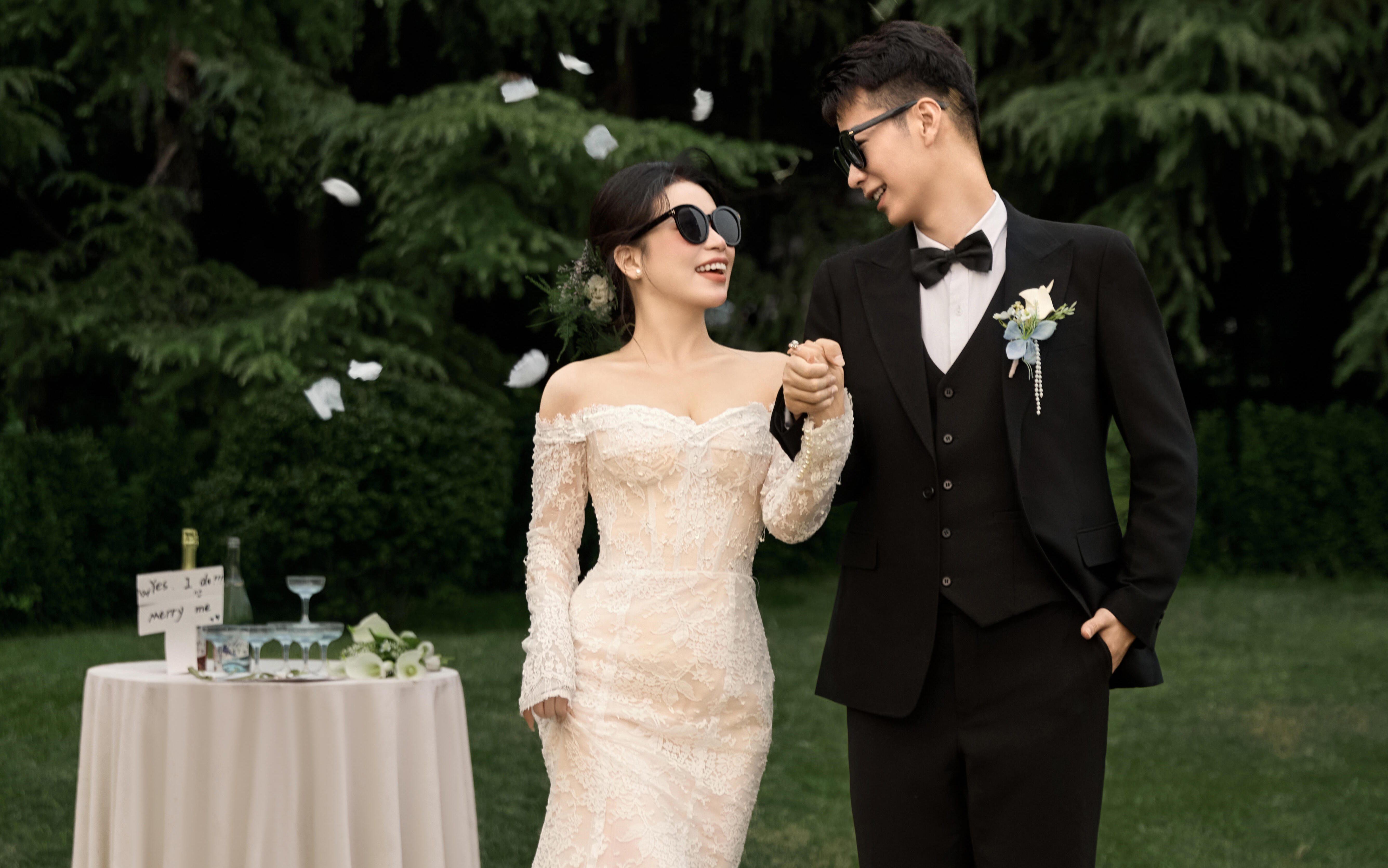 不卡建模臉！膠片草坪婚紗照有情緒那就出片！