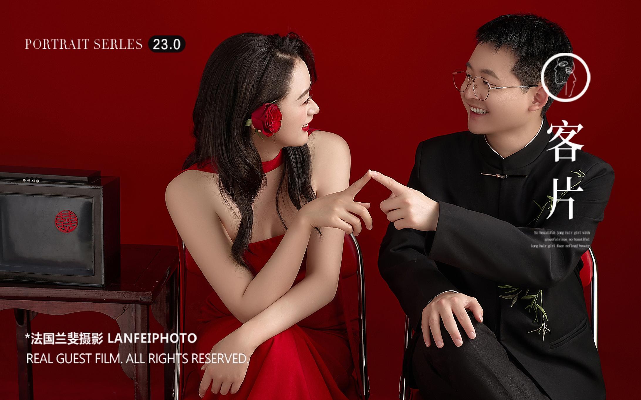 喜庆又耐看的室内纯色婚纱照💖