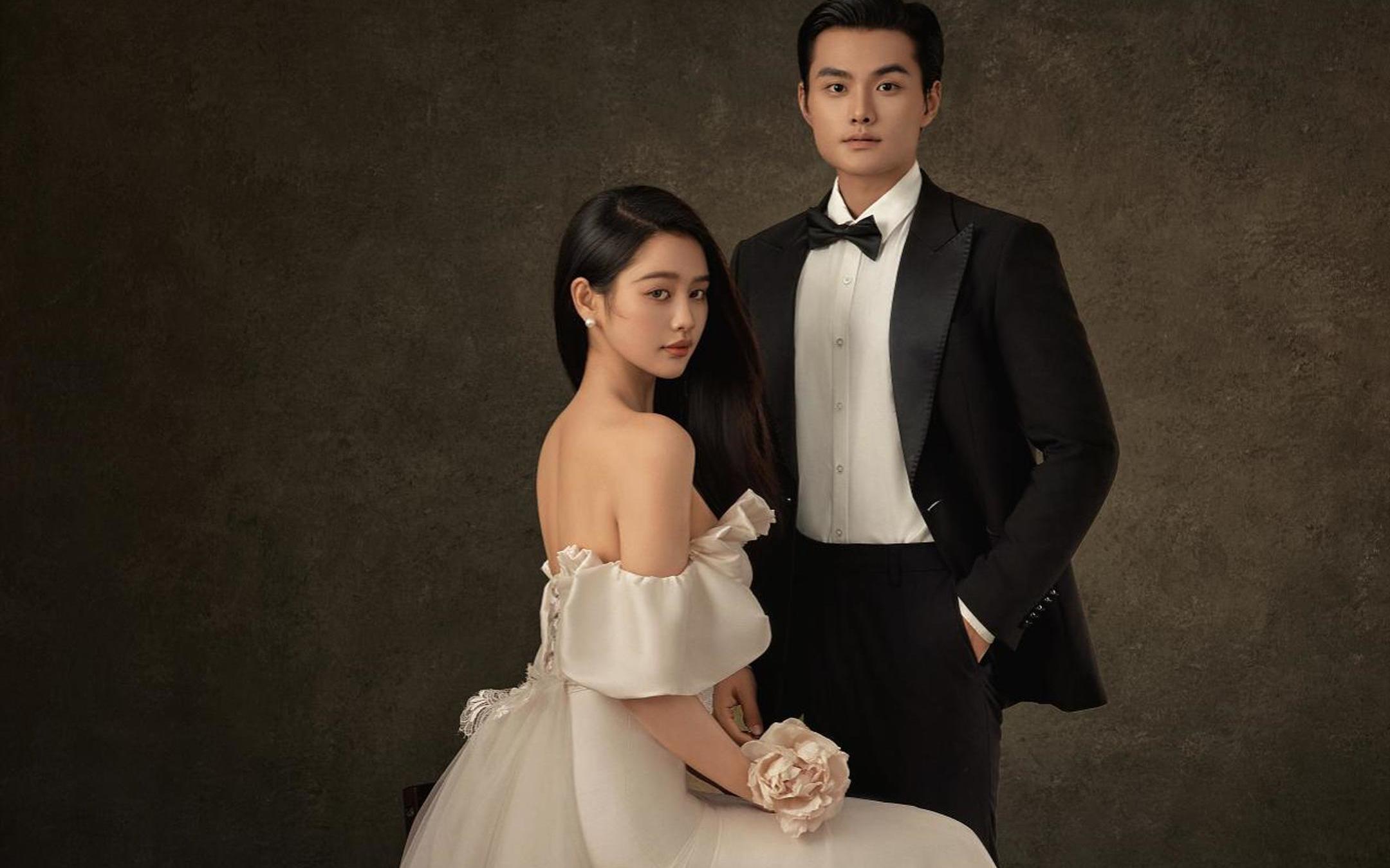 沉醉于这组高级感满满的法式油画婚纱照💖  