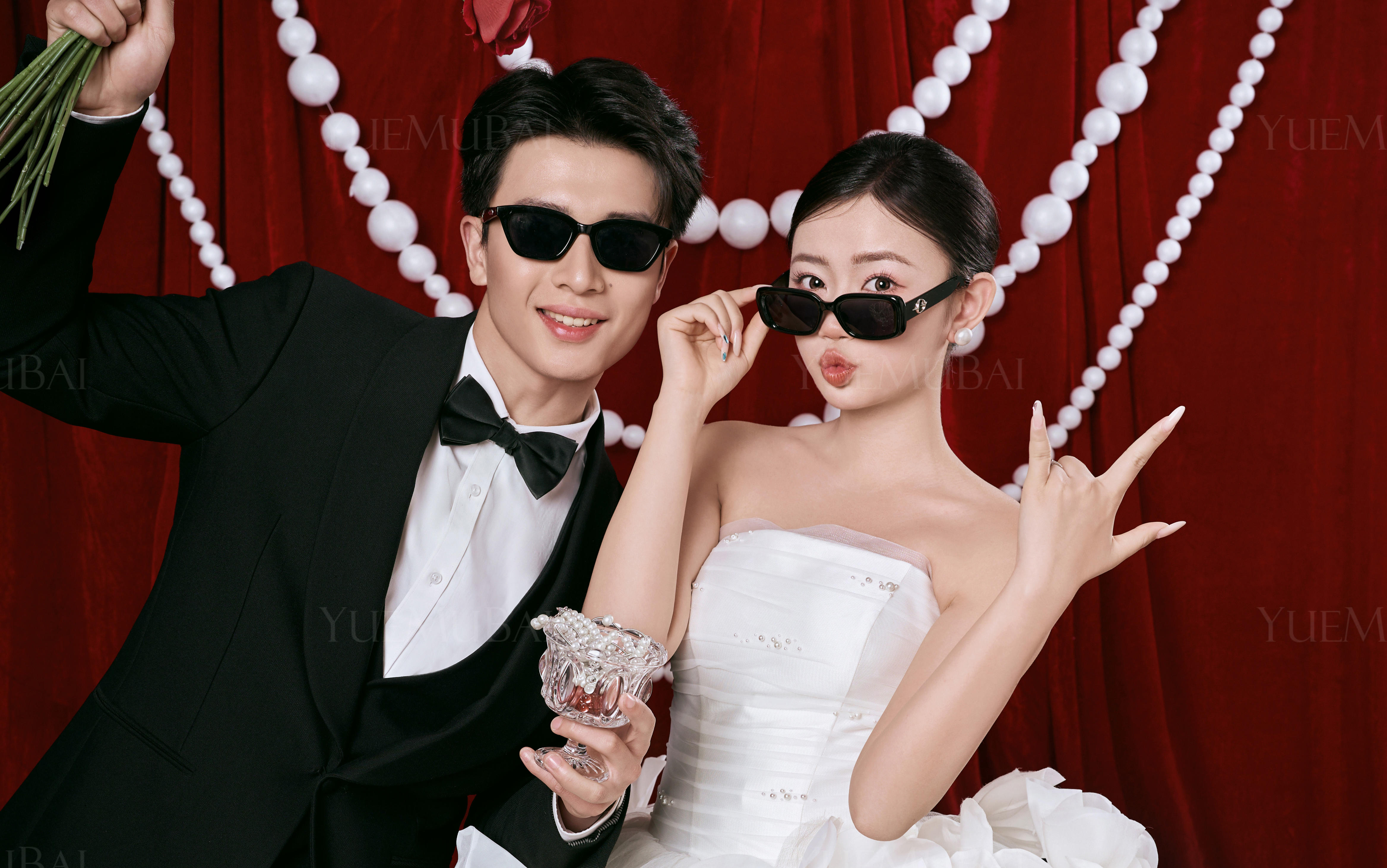 喜嫁婚紗照的復(fù)古紅好對(duì)味兒~