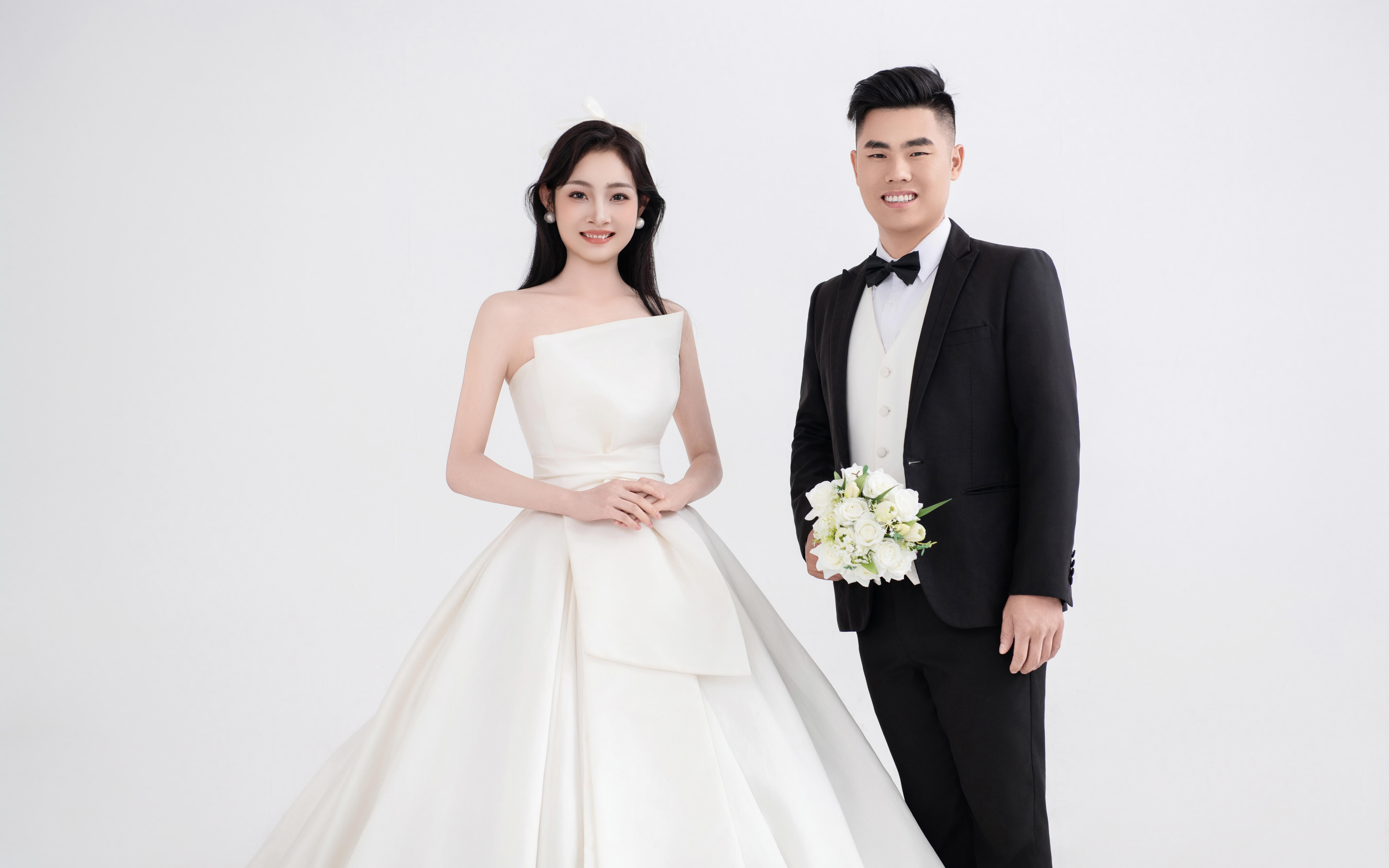 客片拍成樣片！這對(duì)渭南情侶的室內(nèi)白紗