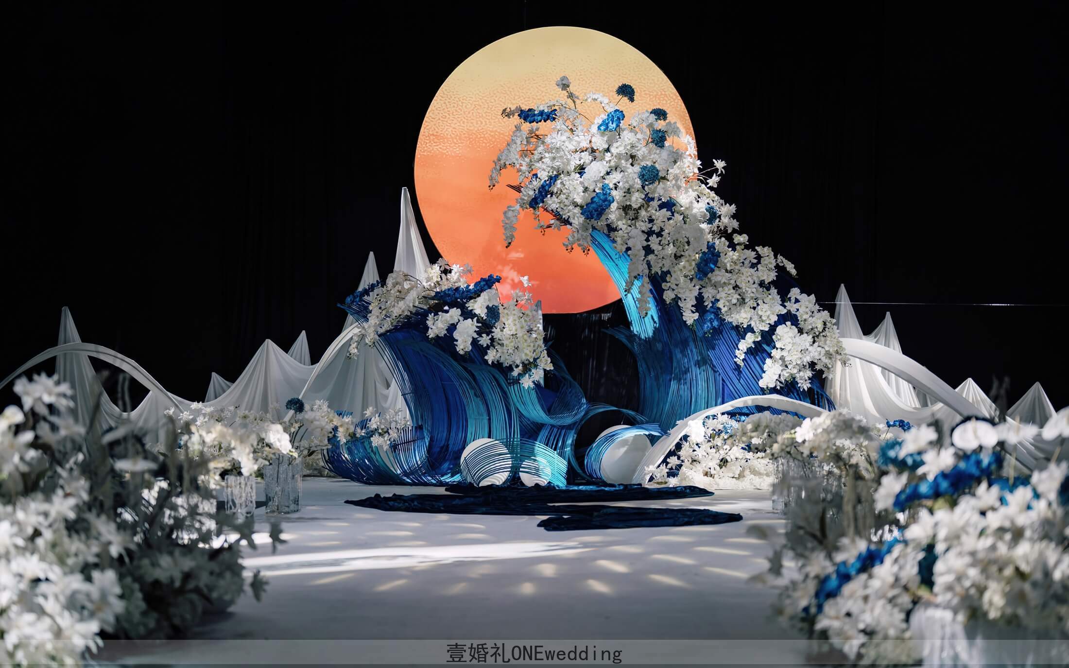 海浪轻涌，夕阳熔金，共许一生之约