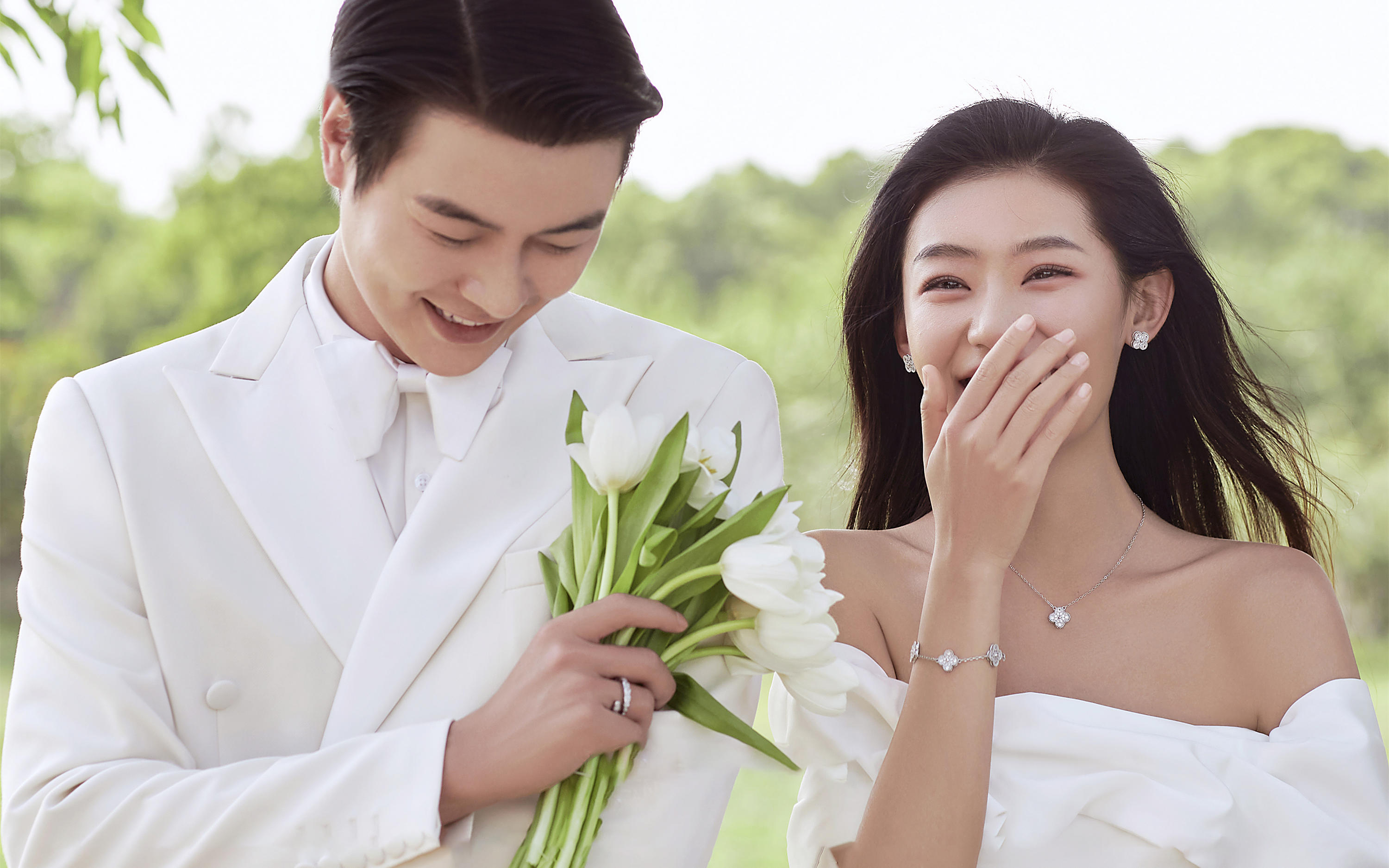 曬一下我的森系草坪婚紗照