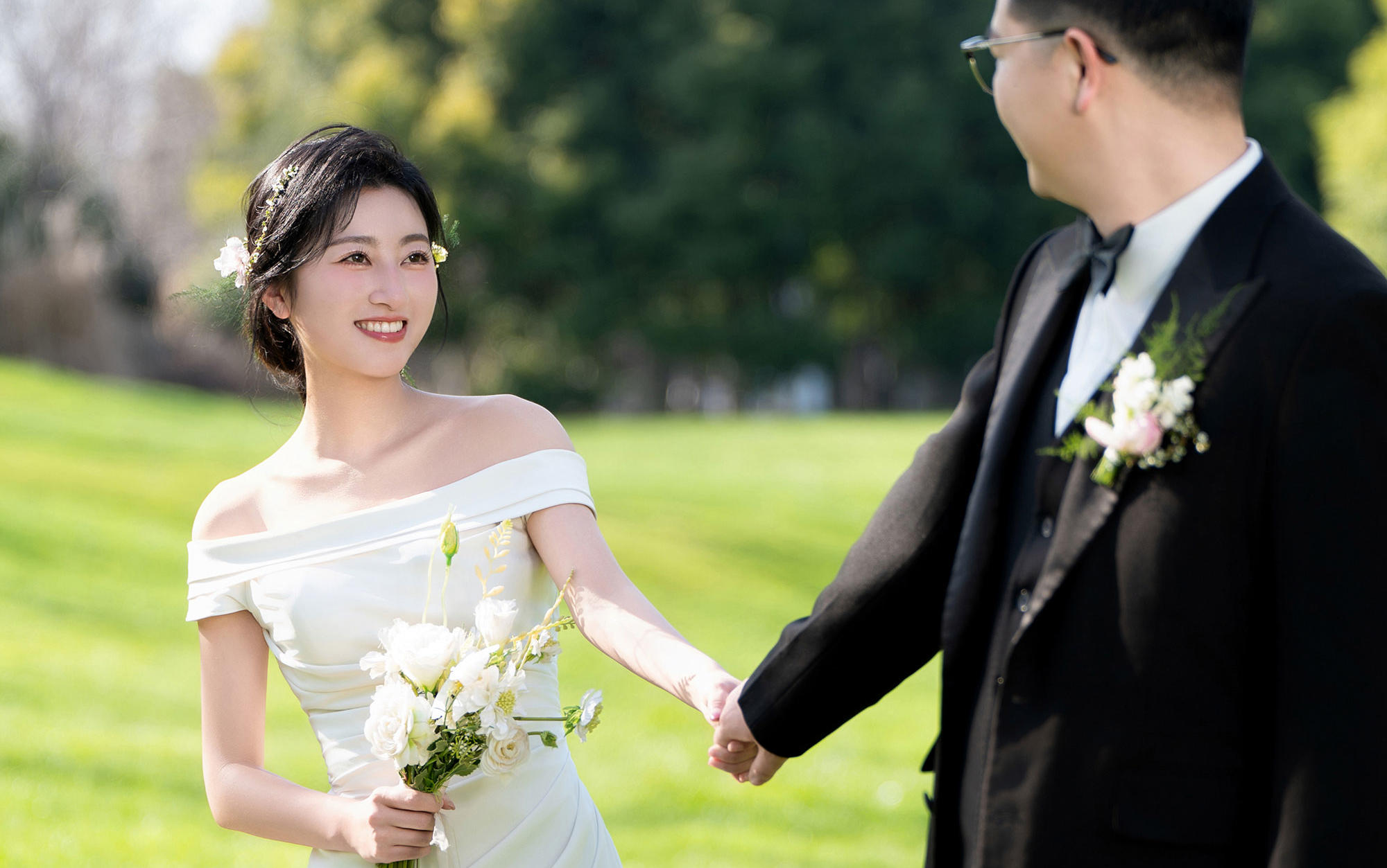 【雪彩客片】必拍的森系草坪婚纱照！谁能拒绝啊