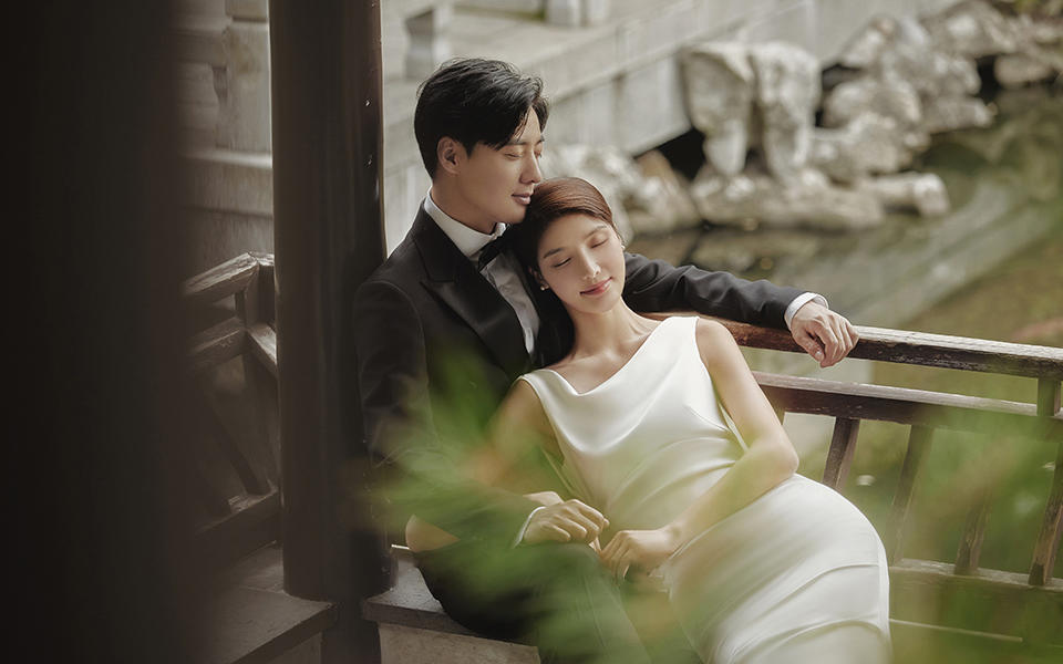 园林复古时尚感婚纱照