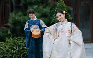 中式园林汉服婚纱照