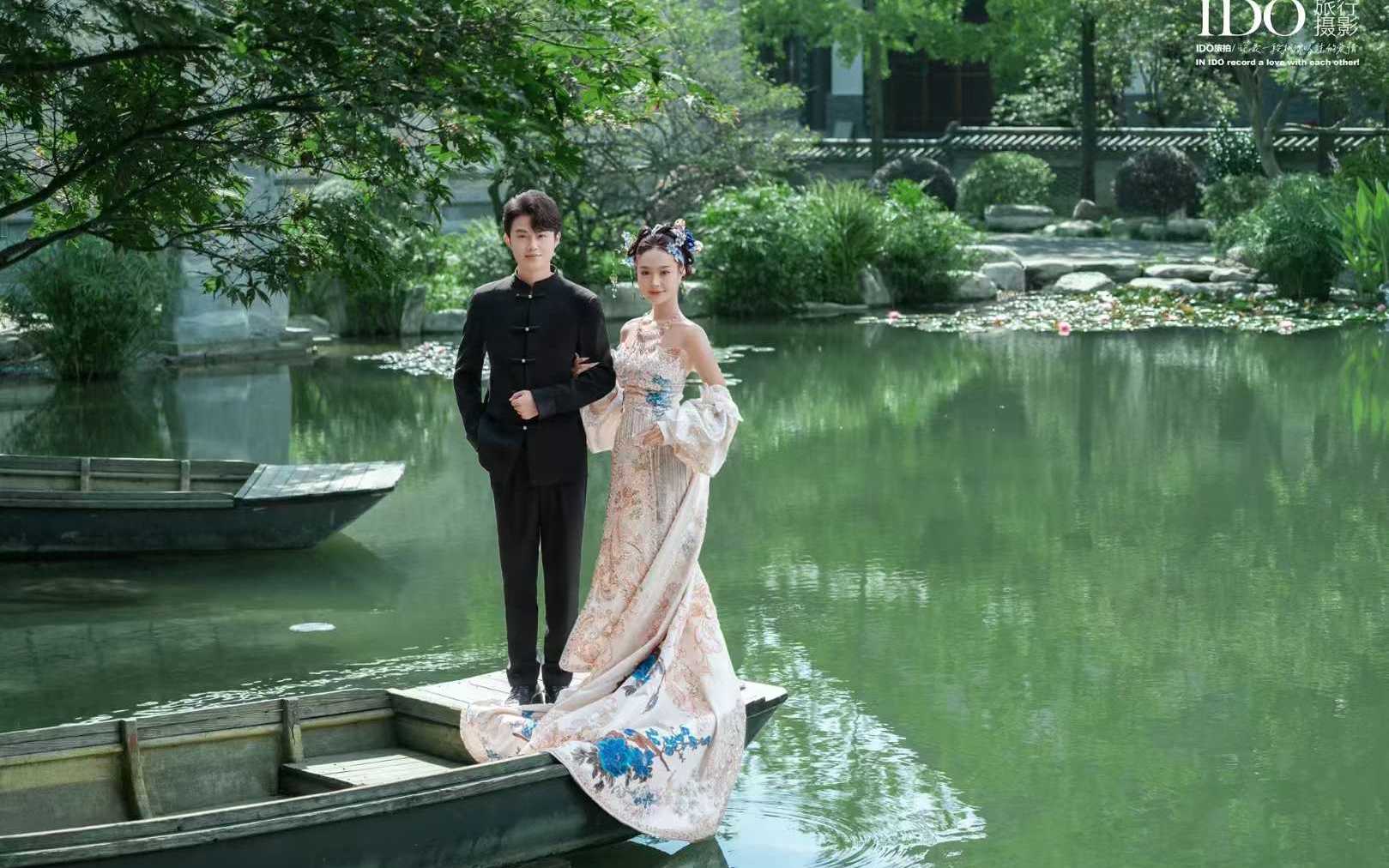 園間風(fēng)，共枕書