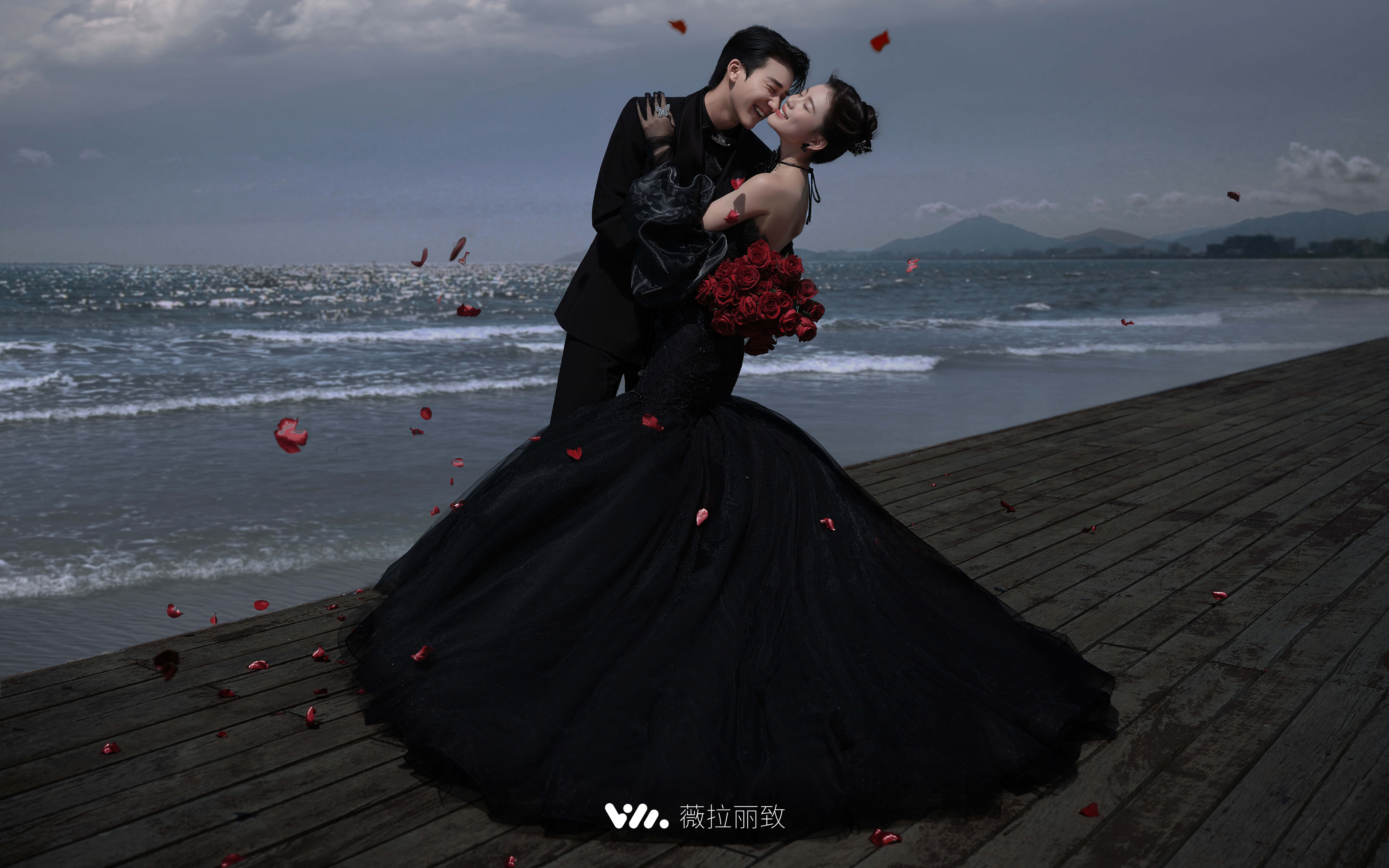 黑色婚纱配大海！这组婚纱照浪漫到犯规！