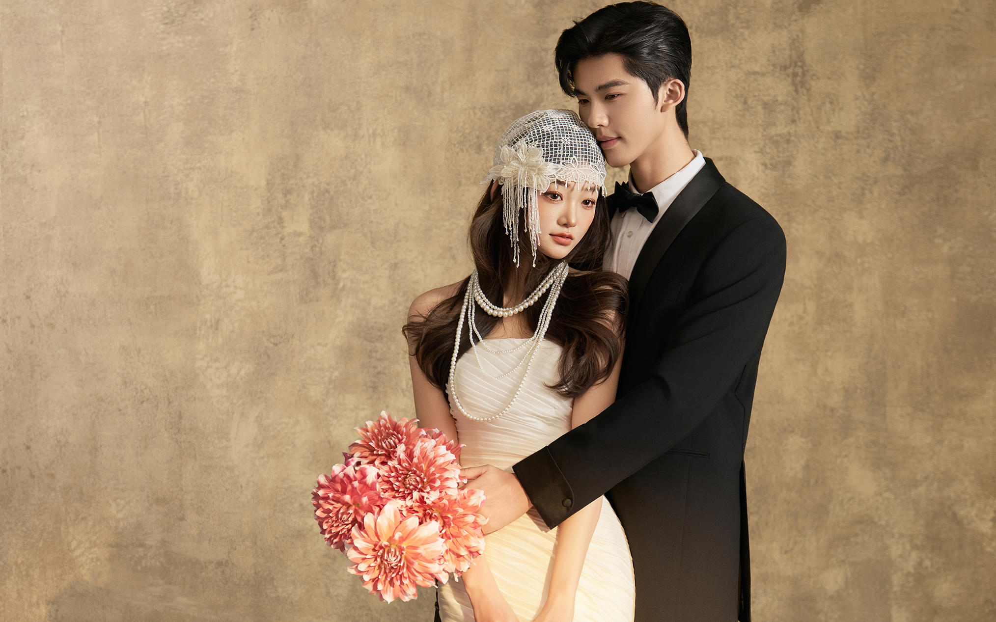 室內(nèi)高級感魚尾婚紗照