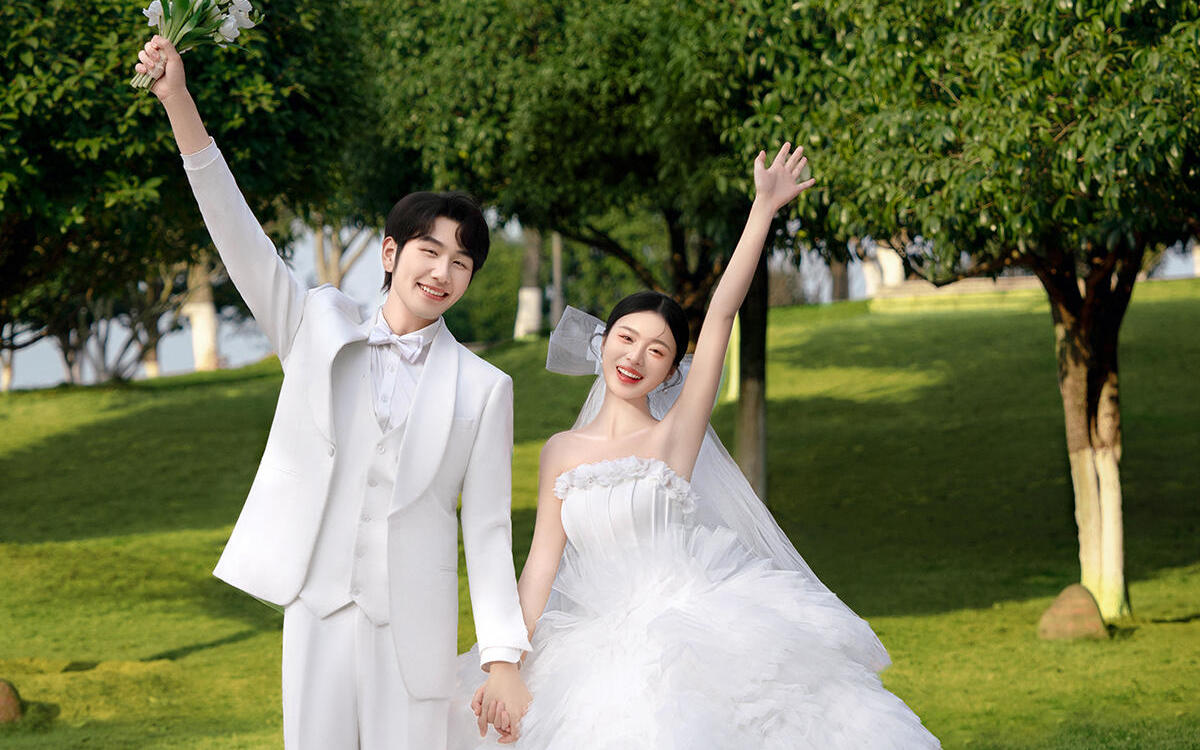 甜調(diào)少女夏日森系小清新婚紗照 